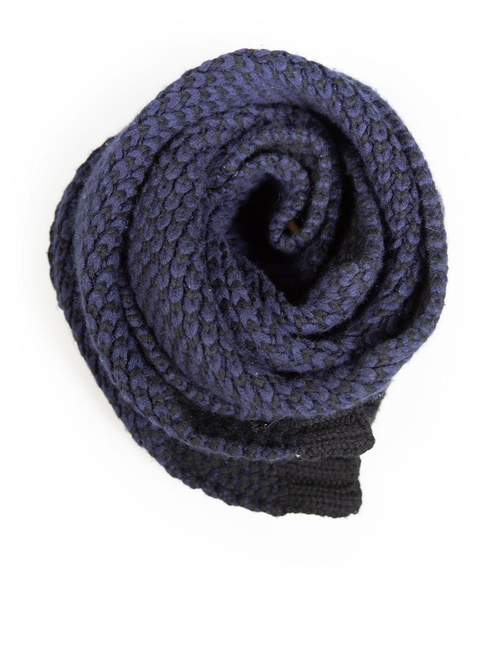 CONDITION is Very good. Hardly any visible wear to scarf is evident on this used Chanel designer resale item.
 
 Details
 Navy
 Cashmere
 Scarf
 Ribbed knit trim
 Logo and shooting star patch
 
 
 Made in Scotland
 
 Composition
 100% Cashmere
 
