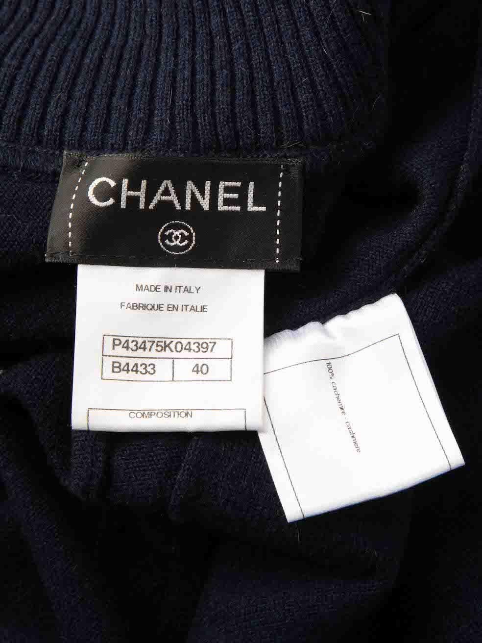 Chanel - Cardigan brodé de lion CC en cachemire bleu marine, taille L 1
