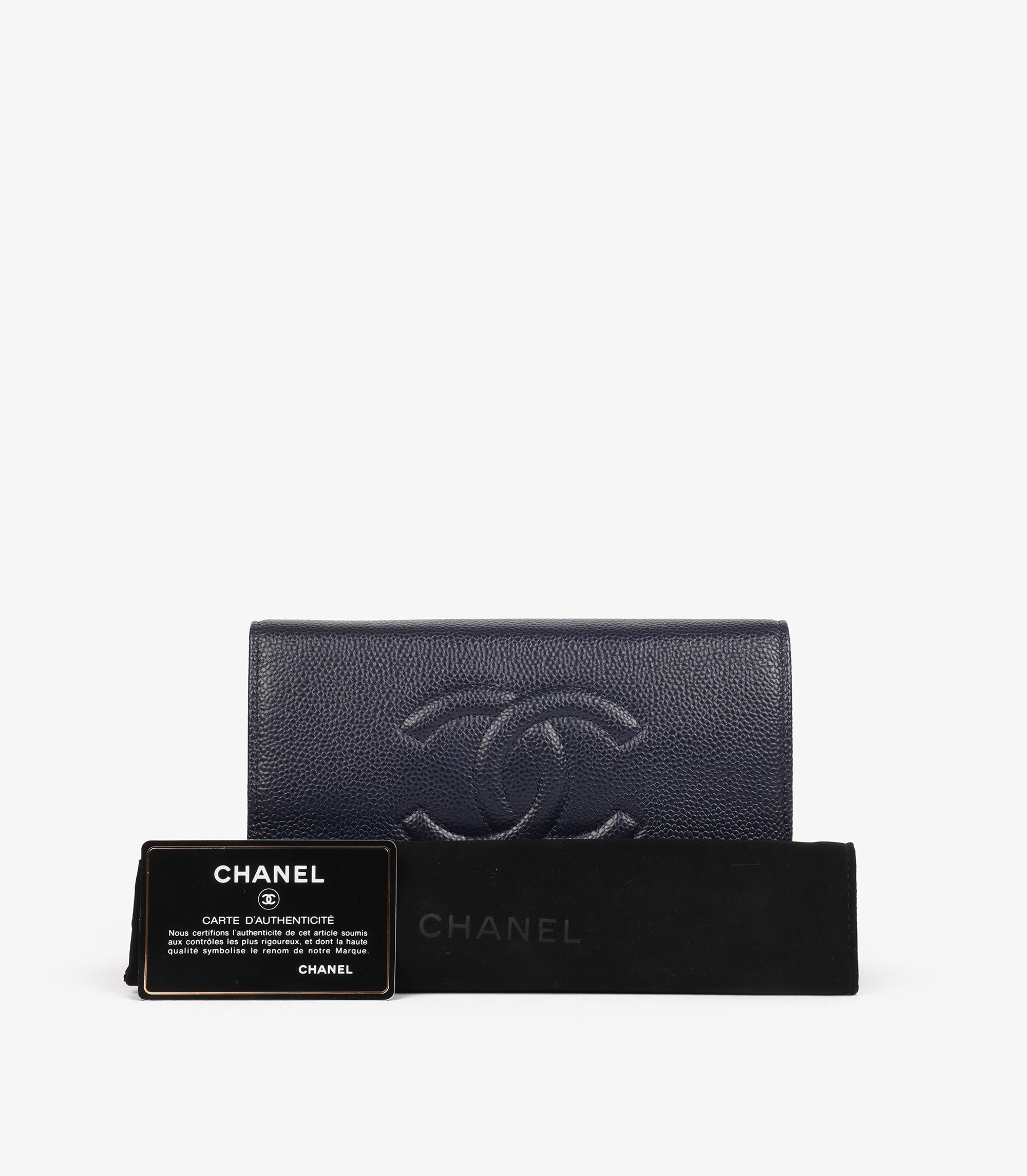 Chanel Portafoglio senza tempo in pelle di caviale navy WOC in vendita 6