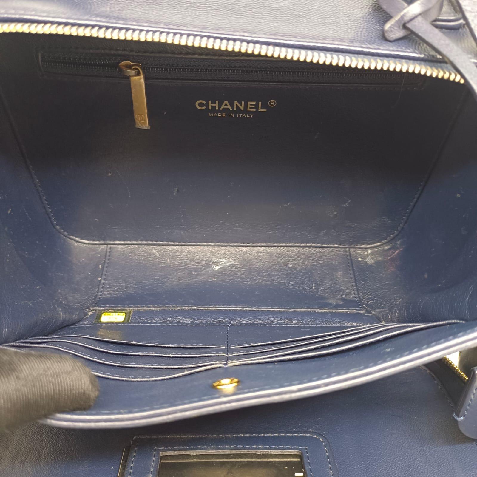 Chanel Navy Caviar Quilted Large Vanity Bag In Good Condition For Sale In Jakarta, Daerah Khusus Ibukota Jakarta