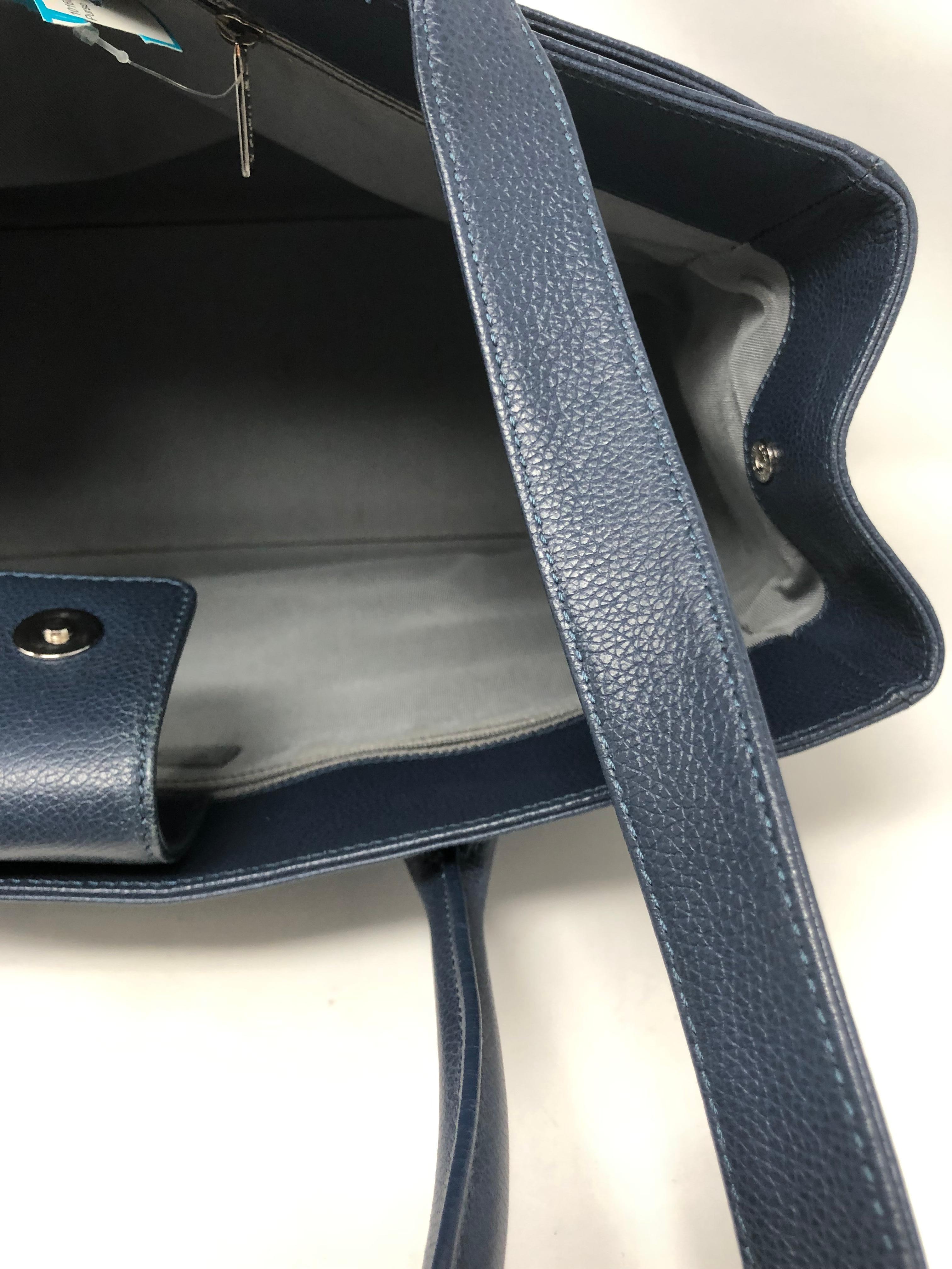 Chanel Navy Cerf Executive Shopper Tote  3
