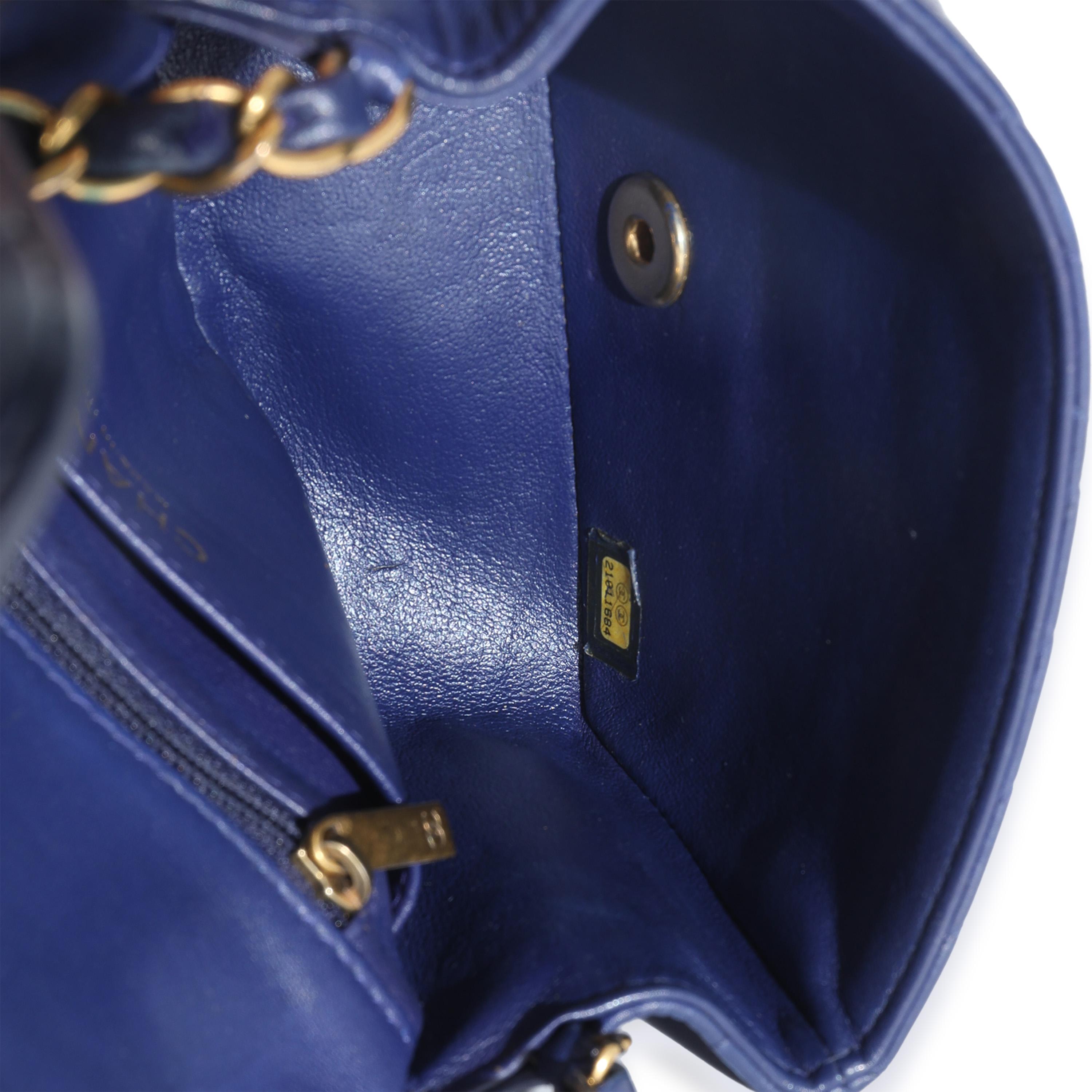 Chanel Navy Chevron Lambskin Mini Square Flap Bag en vente 1