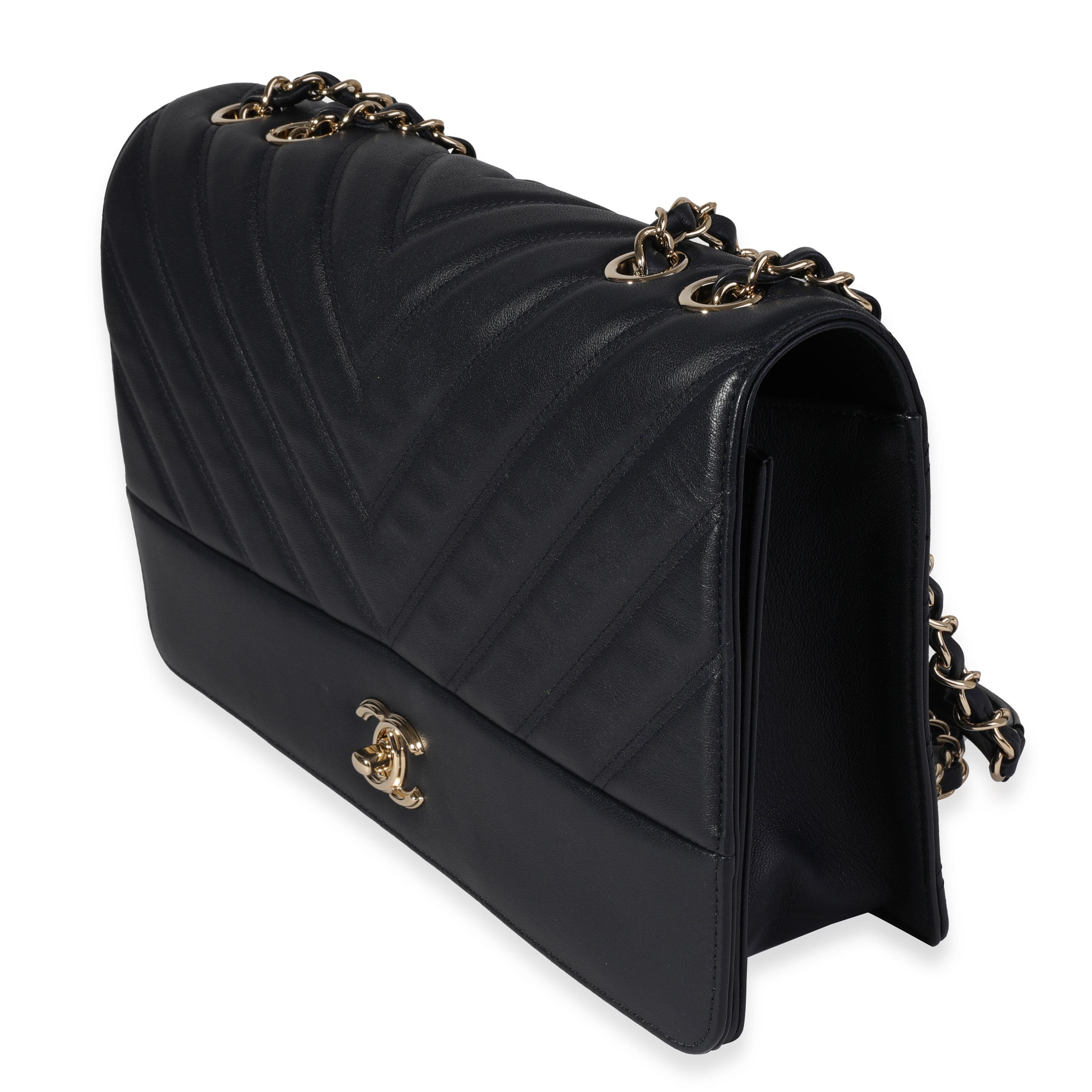 Chanel Navy Chevron Quilted Leather Single Flap Bag In Excellent Condition In New York, NY