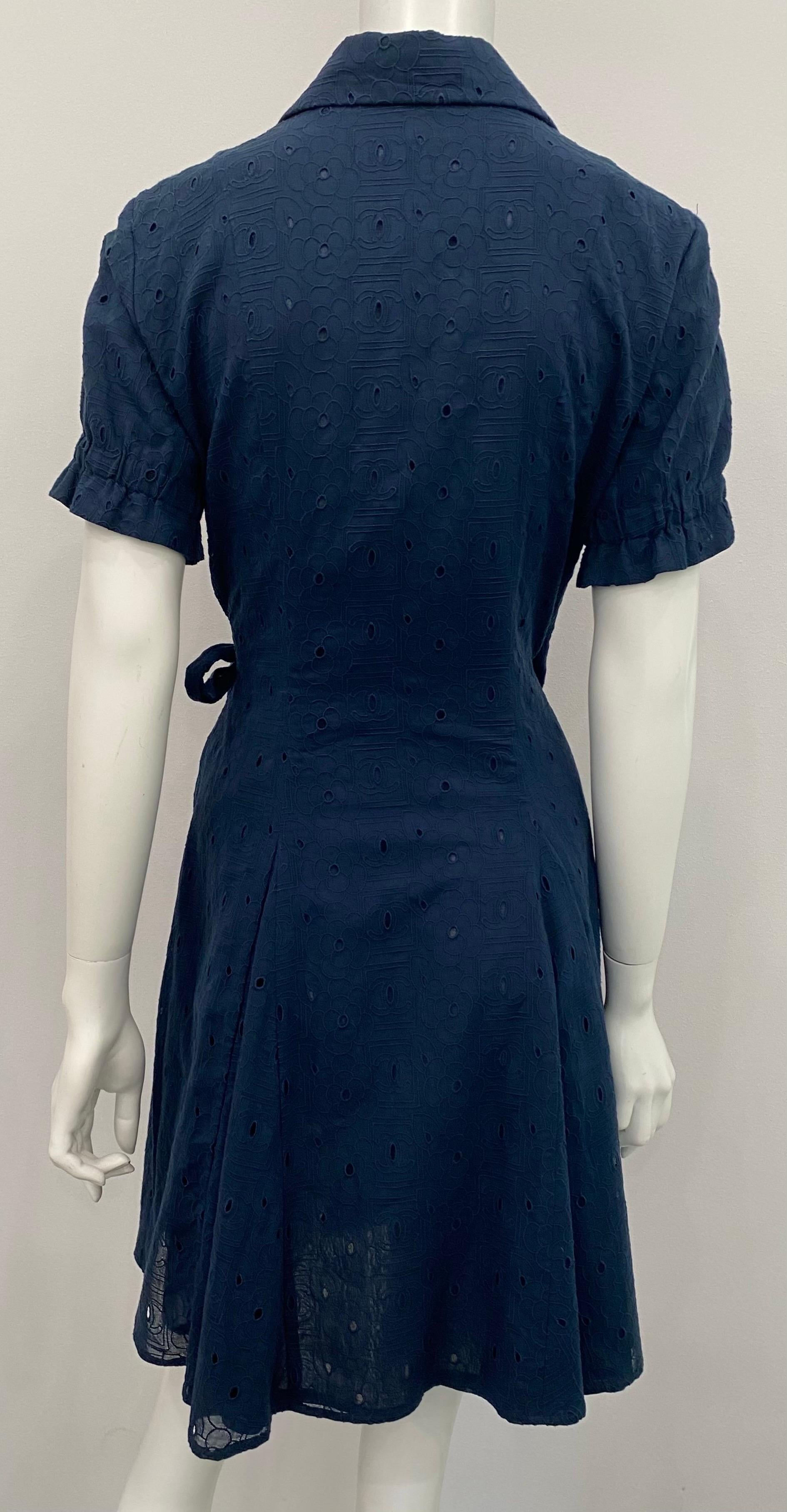 Chanel Navy Cotton Eyelet Wrap Dress - Sz 42 - 07P Collection For Sale 1