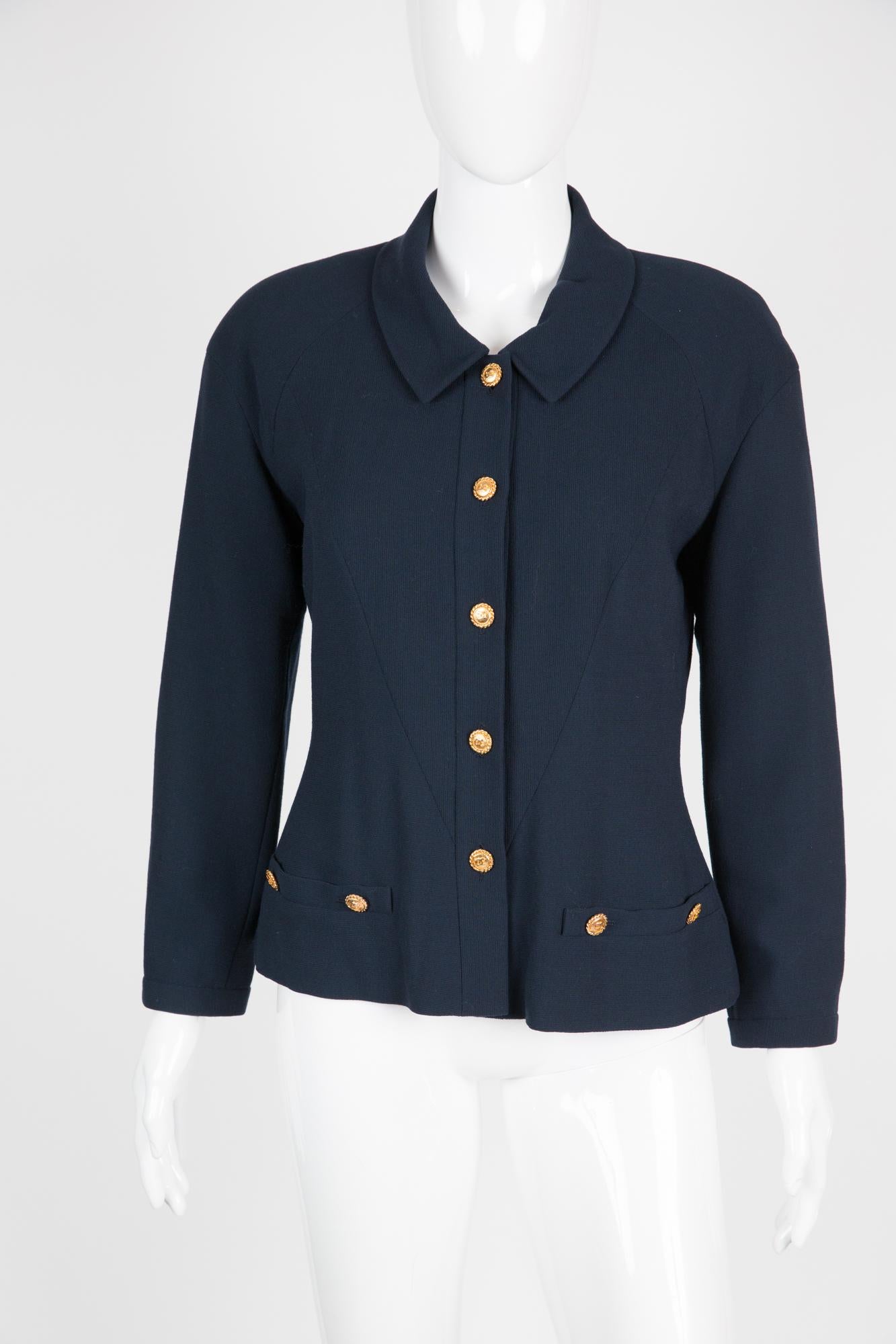 Chanel navy wool  jacket featuring low armhole, front logo buttons, long sleeves with logo buttons, a silk lining, 
Composition: 100% wool
In excellent vintage condition. Made in France.
Estimated size 38fr/US6 /UK10 // 40fr/US8/UK12
We guarantee