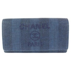 Chanel Marineblaue Denim CC Logo Deauville Brieftasche mit Klappe 73cz56s