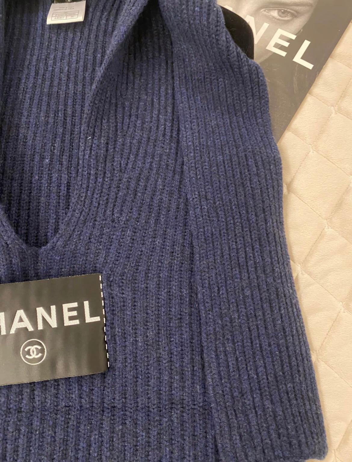 Chanel Navy Dress with Logo In Excellent Condition For Sale In New York, NY