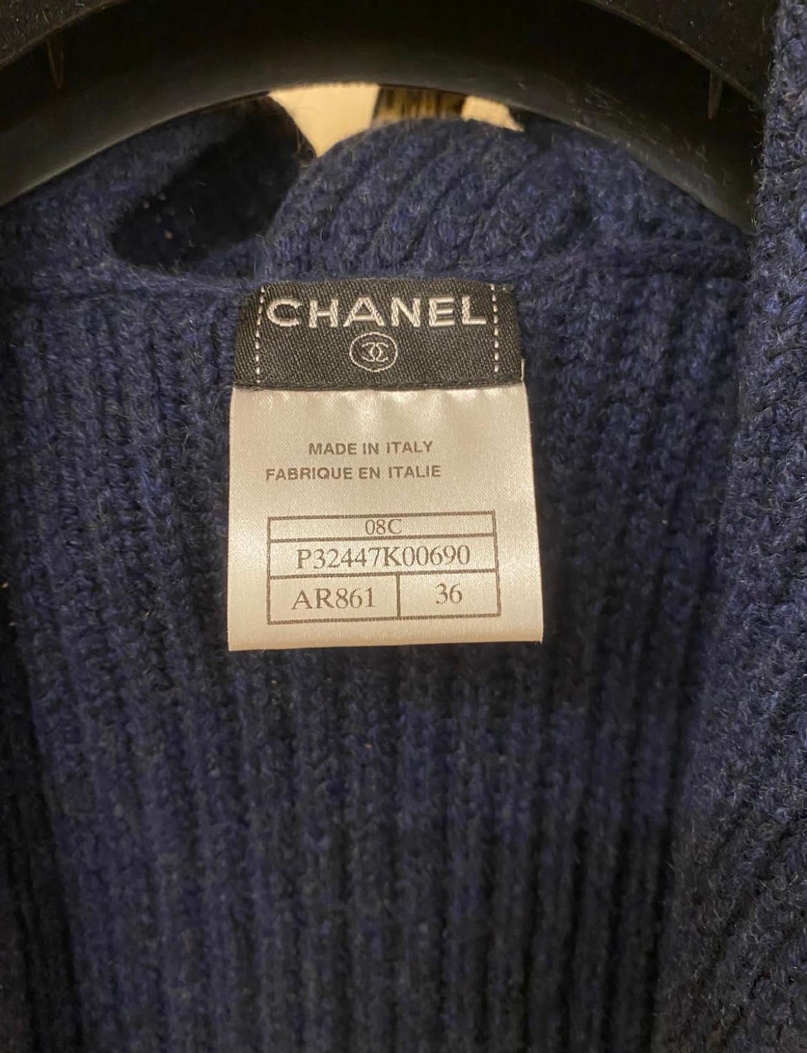 Robe bleu marine avec logo Chanel en vente 1