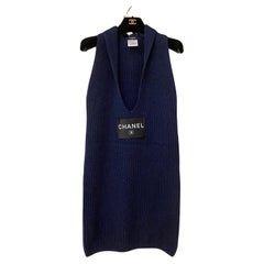 Chanel Marineblaues Kleid mit Logo