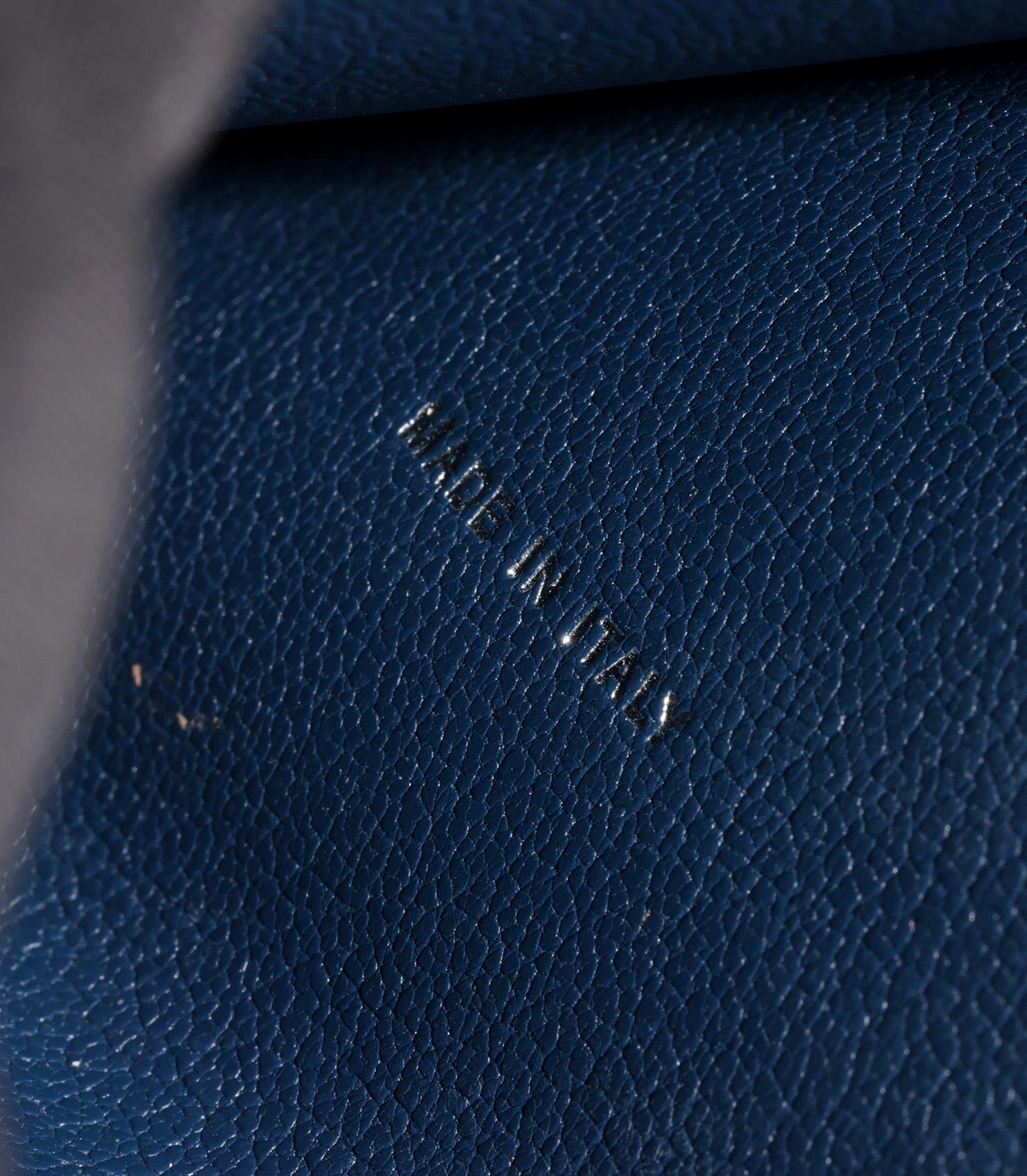 Chanel Marineblaues Ziegenleder Kleeblatt kompakte Brieftasche im Zustand „Gut“ im Angebot in Bishop's Stortford, Hertfordshire