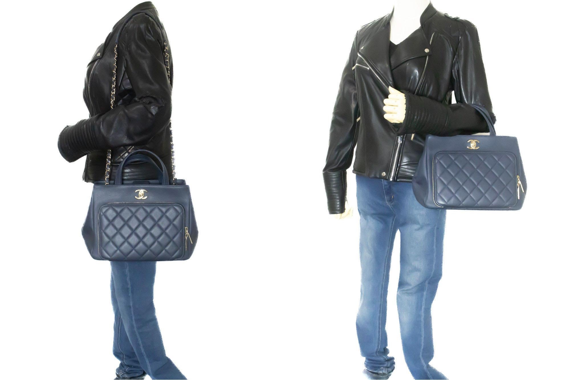 CHANEL Navy Grained Calfskin Leather Shoulder Bag Handbag Quilted For Sale 6