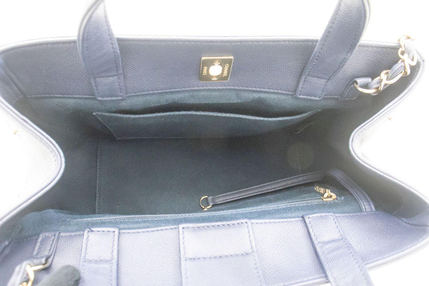 CHANEL Navy Grained Calfskin Leather Shoulder Bag Handbag Quilted For Sale 11