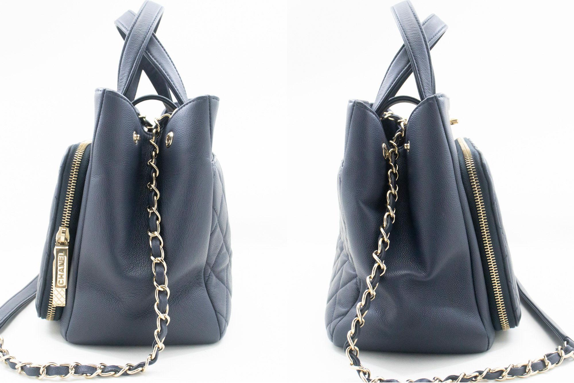 Women's CHANEL Navy Grained Calfskin Leather Shoulder Bag Handbag Quilted For Sale