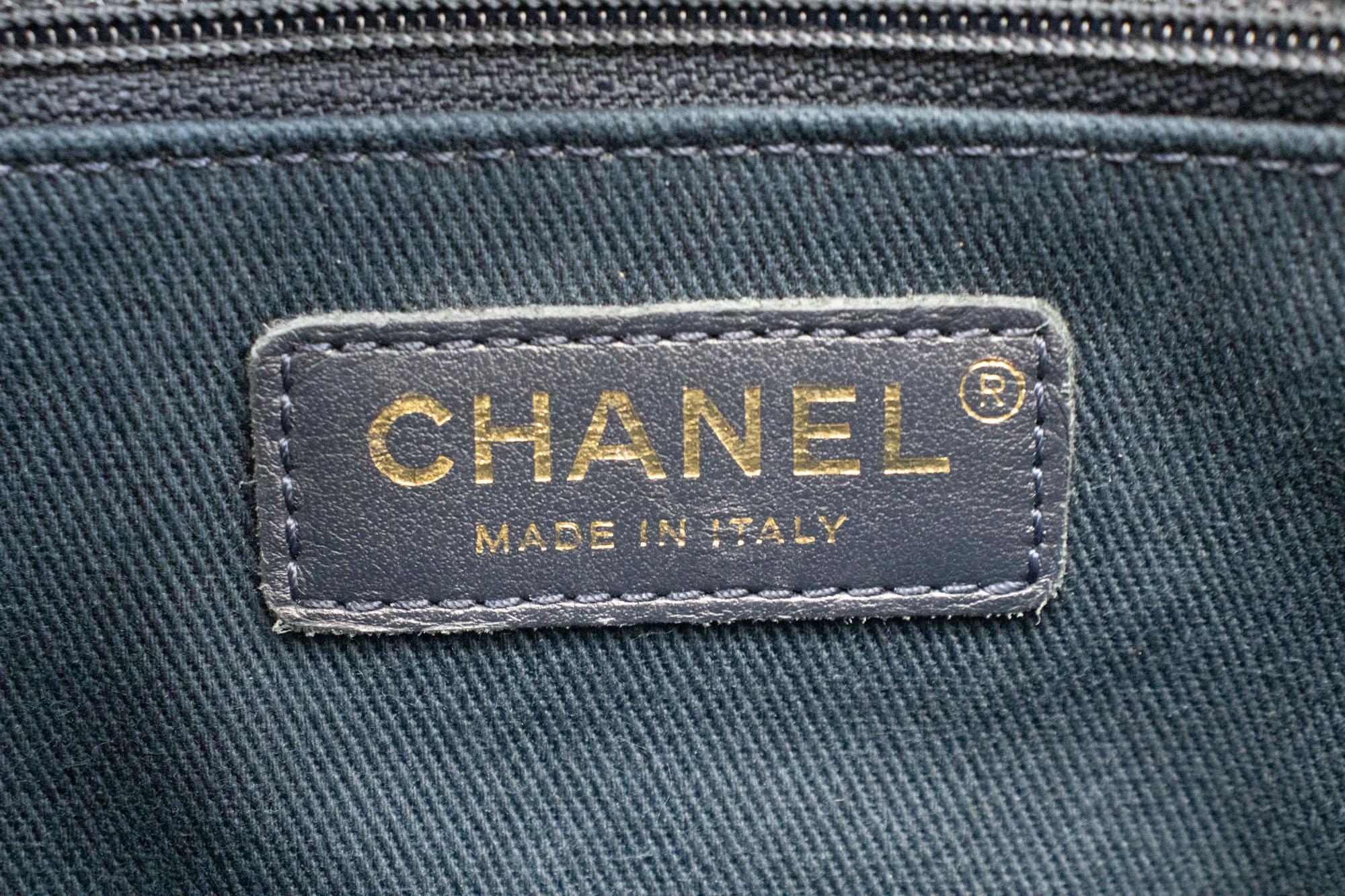 CHANEL Navy Grained Calfskin Leather Shoulder Bag Handbag Quilted For Sale 3