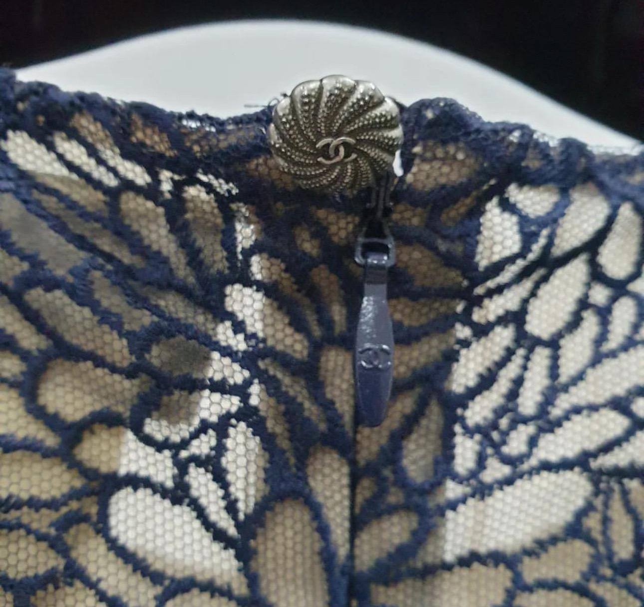 Chanel Navy Lace Camellia Tank Top In Good Condition For Sale In Krakow, PL