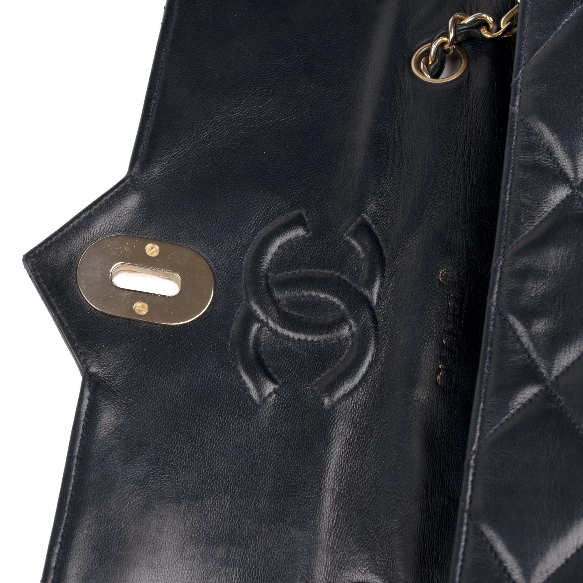 Chanel Navy Lambskin shouldr Bag In Good Condition In Paris, IDF