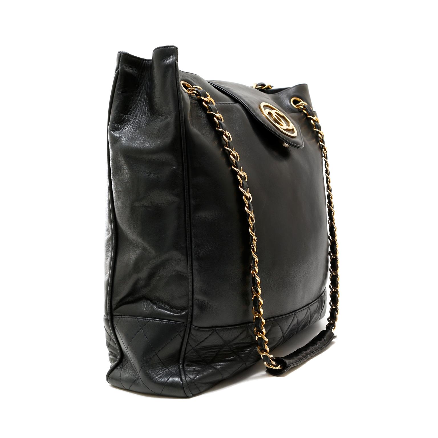 Chanel Große Vintage-Tasche aus marineblauem Lammfell (Schwarz)