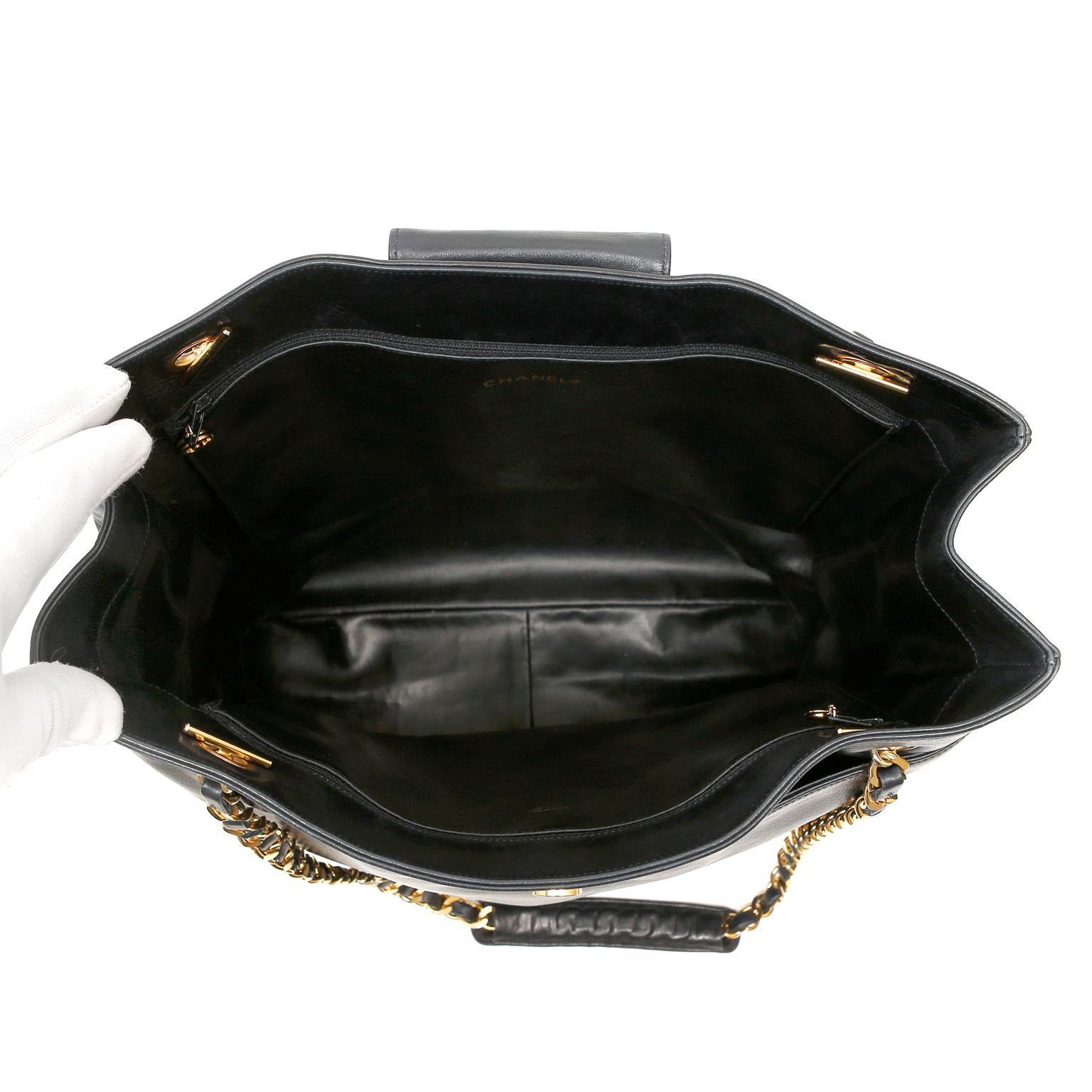 Chanel Große Vintage-Tasche aus marineblauem Lammfell Damen