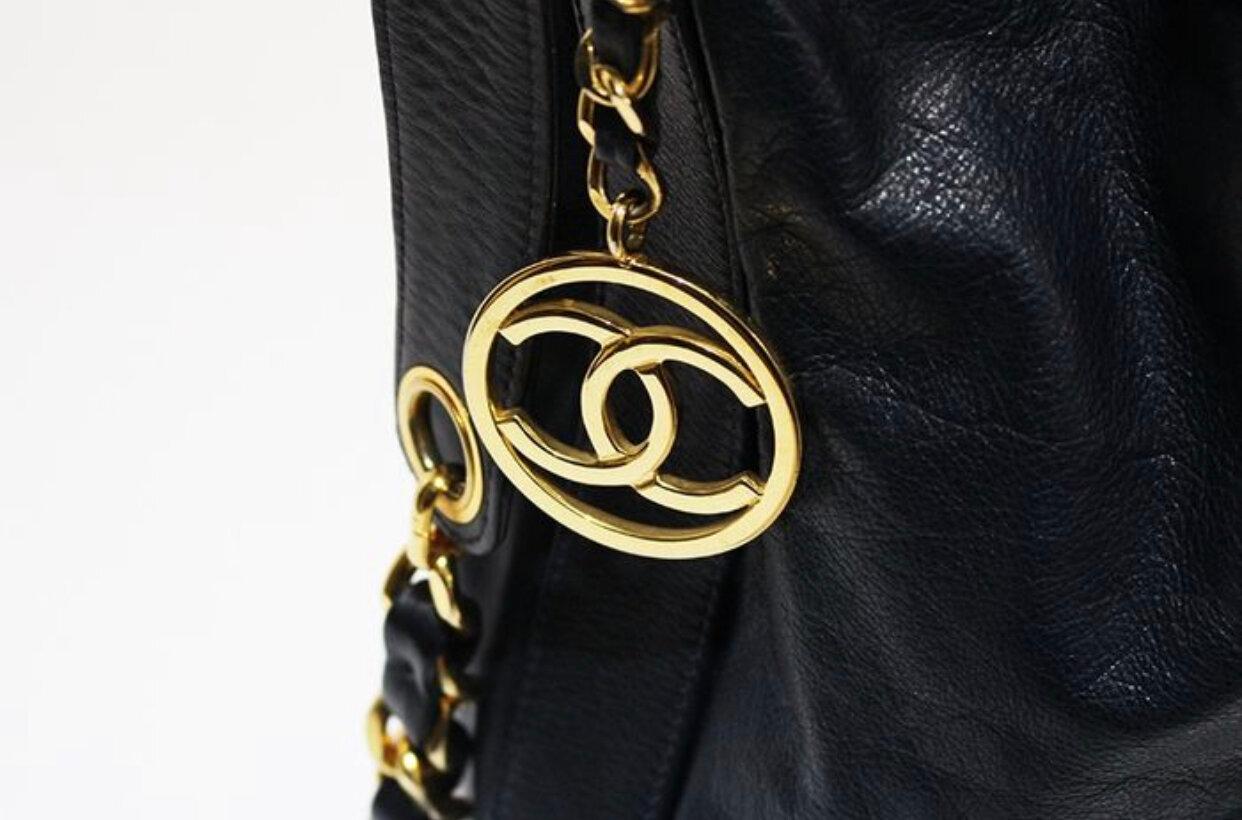 Black Chanel navy leather bag circa 1990 For Sale