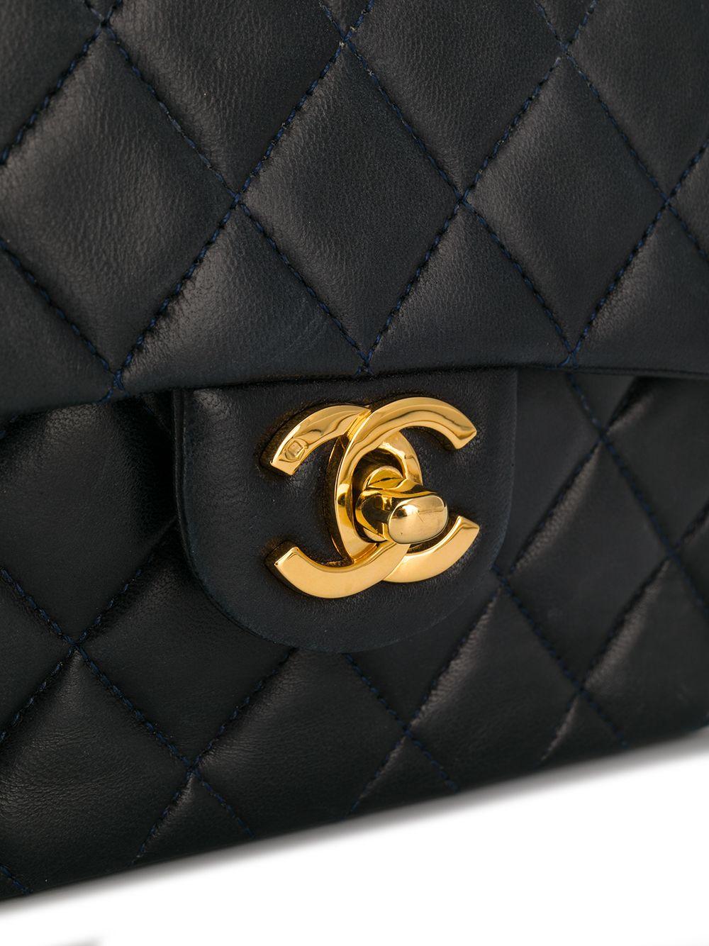Crafted in France from luxurious calfskin leather in a deep shade of navy, this timeless pre-loved Chanel crossbody bag features a diamond quilted finish, a rear slip pocket and the iconic interlocking CC logo stitched decoratively onto the
