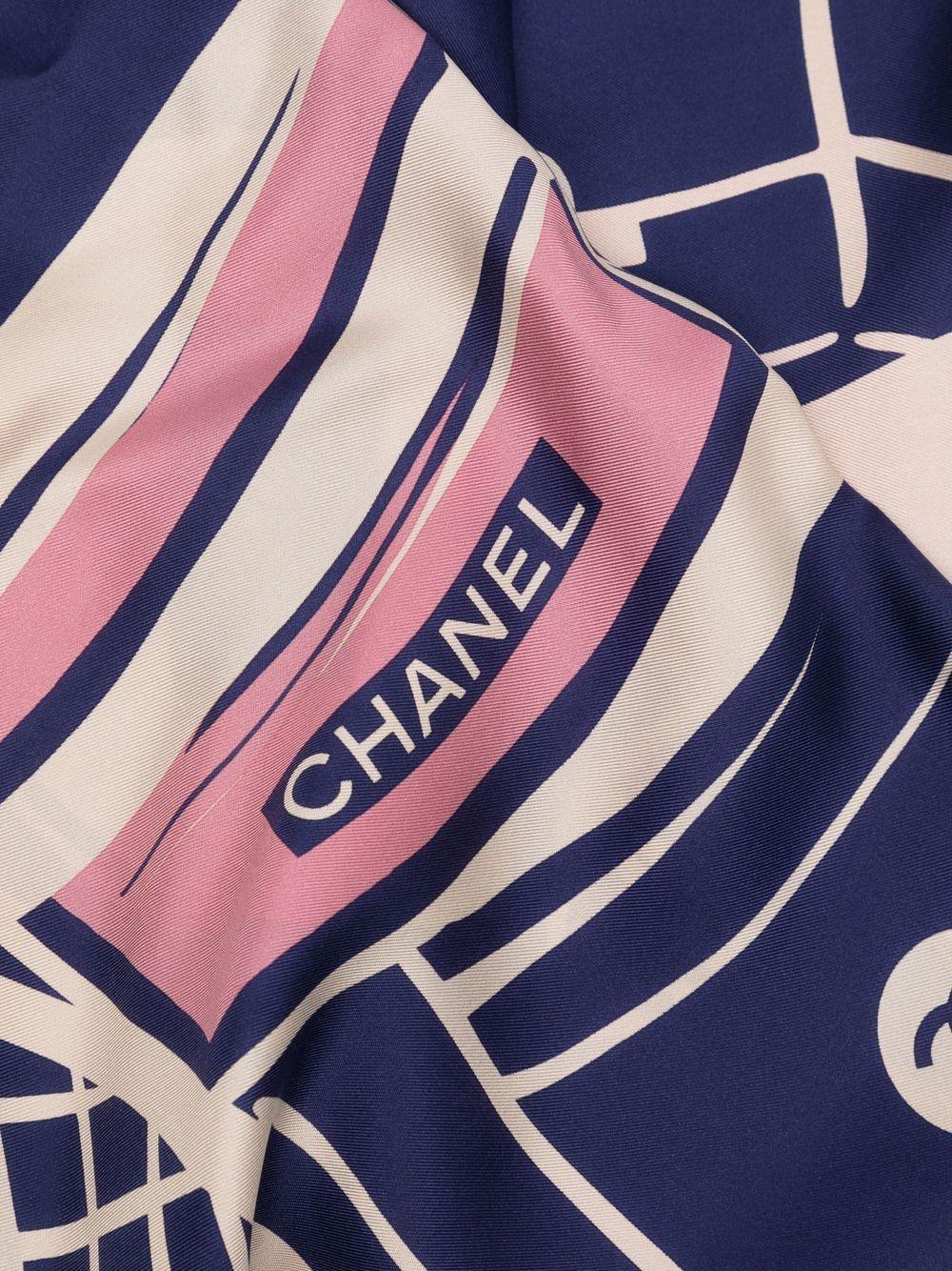 Displaying an array of the brand's iconic bags, such as a classic flap and the Chanel backpack. This pre-owned navy silk scarf has been signed off with the brand's famous logo. Wear it around your neck or in your hair.

Colour: navy