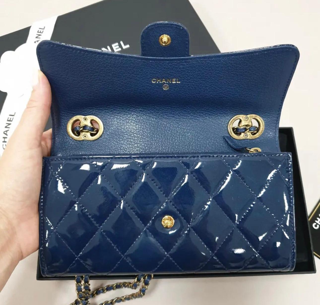Chanel Navy Patent Eyelet Wallet On Chain  In Excellent Condition For Sale In Krakow, PL