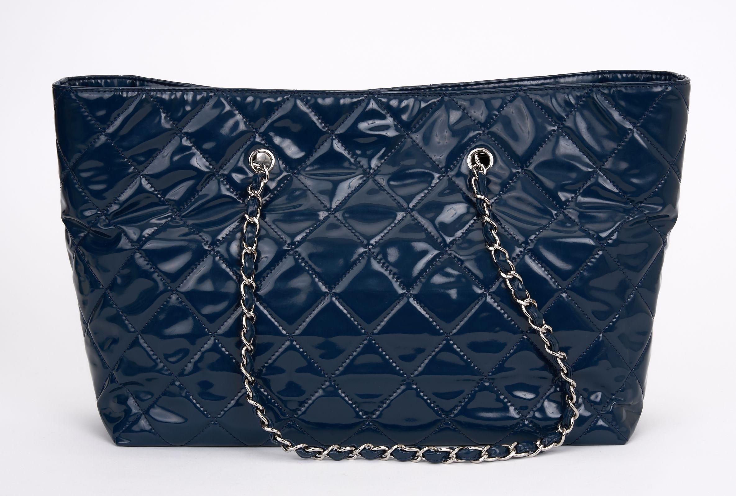Chanel Navy Patent In the Business Tote In Excellent Condition For Sale In West Hollywood, CA