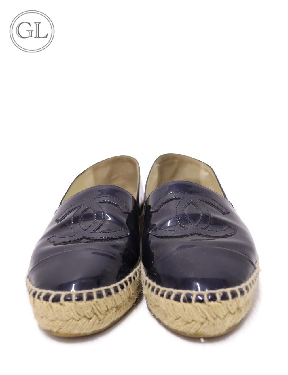 Chanel Navy Patent Lambskin Leather Espadrilles EU 38 In Good Condition For Sale In Amman, JO