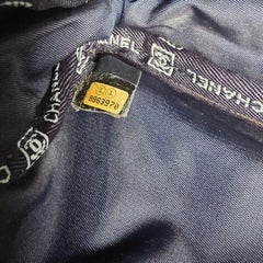 Chanel - Sac à rabat moyen en cuir perforé Navy Sports Line