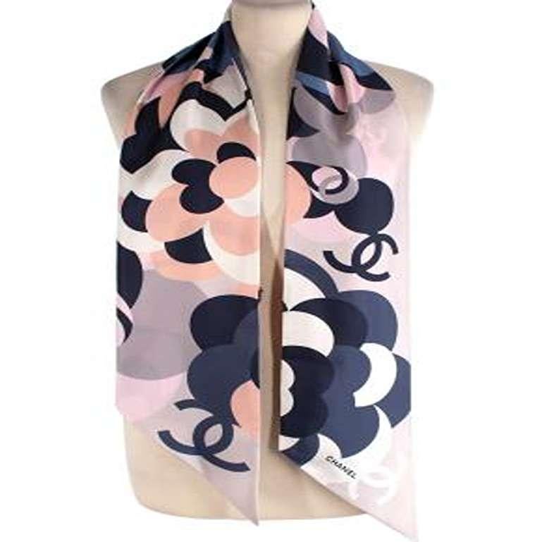 Chanel peach/ pink/ taupe/ creme/ navy floral and logo print twilly
-Lightweight 
-Logo and floral print
-Baby pink/ baby blue/ navy/ creme/ taupe/ peach

Material
-100% silk 

Washing
-Dry clean only 

MADE IN ITALY

PLEASE NOTE, THESE ITEMS ARE