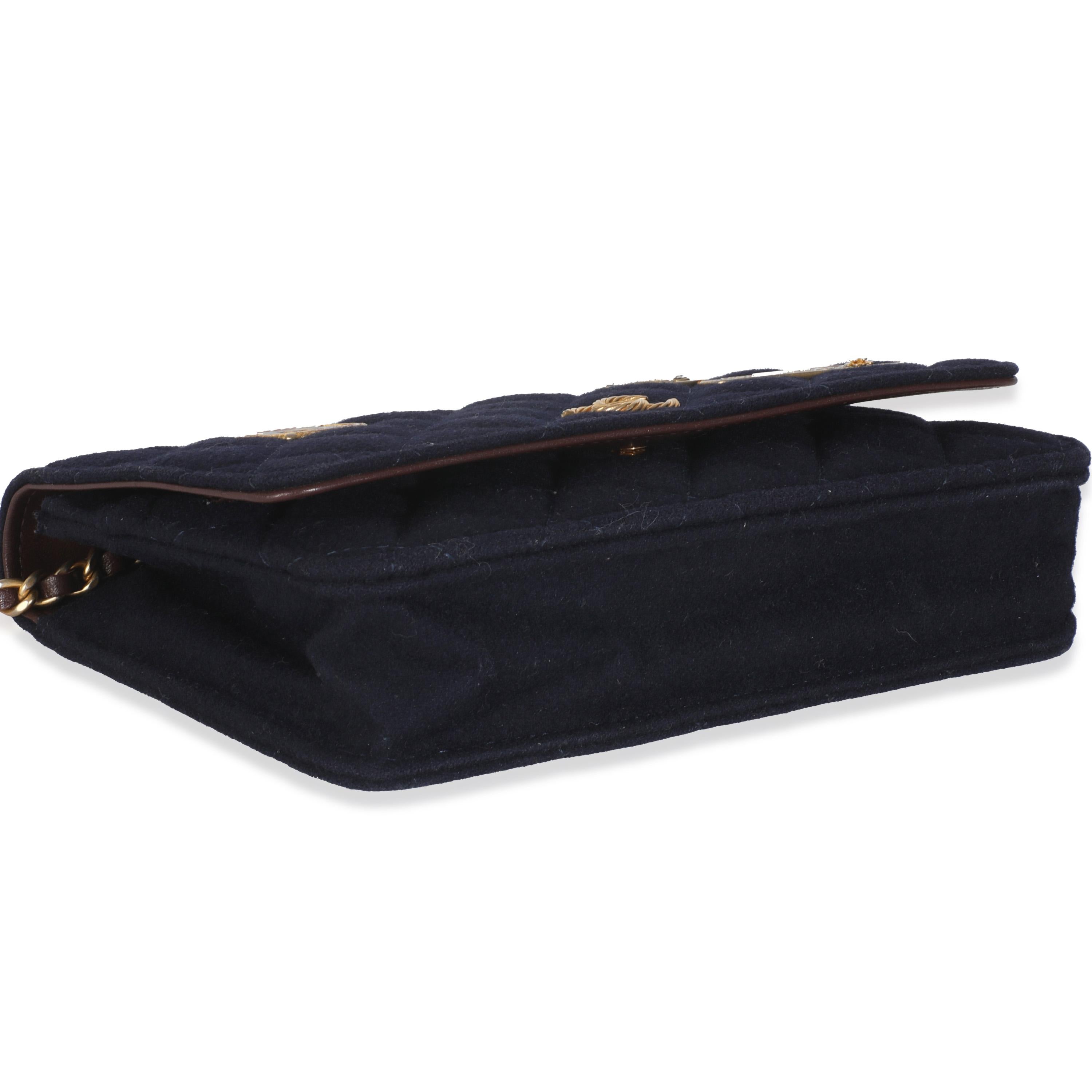 Chanel Navy Navy Quilted Felt Paris-Hamburg Charms Wallet On Chain en vente 2