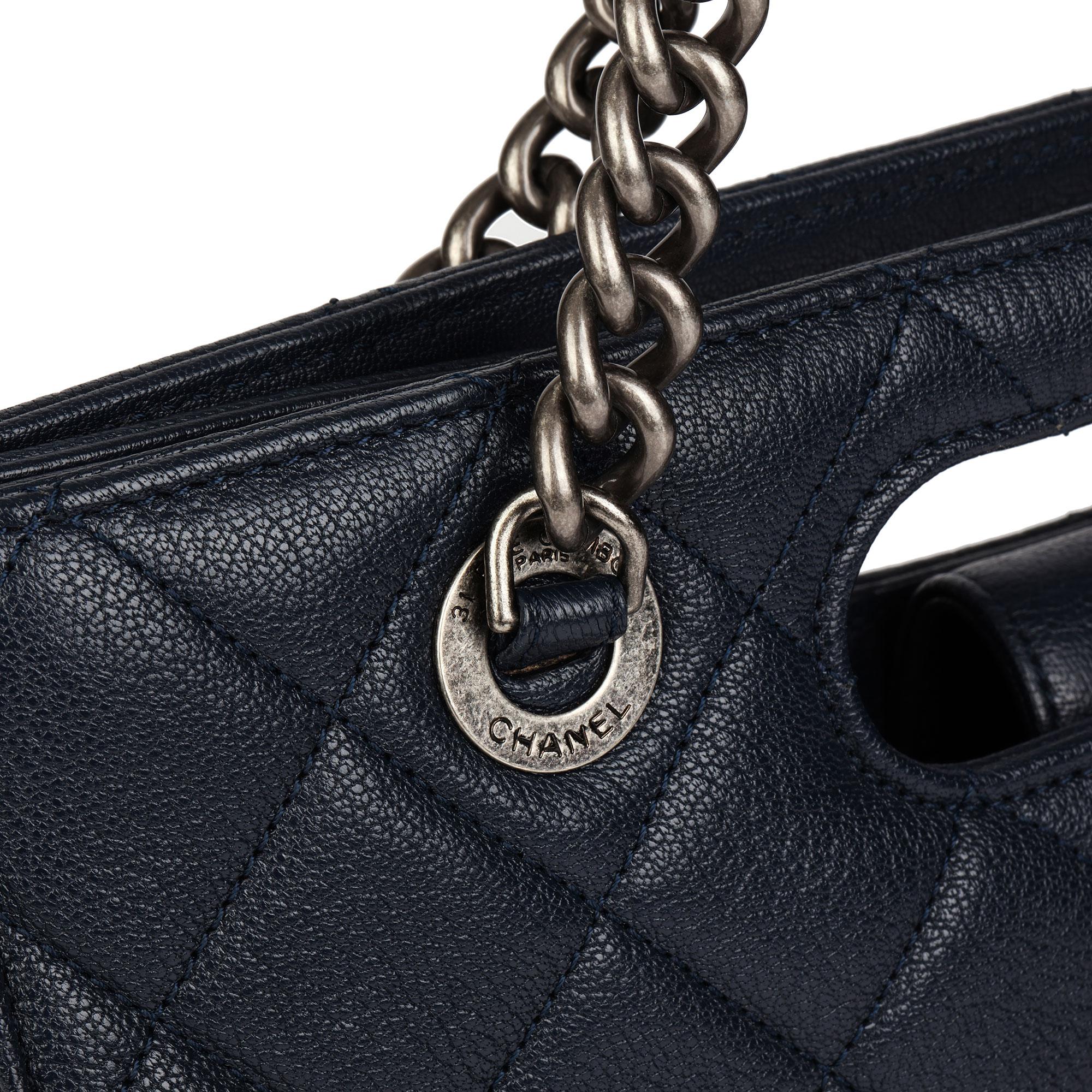 CHANEL
Navy Quilted Goatskin Leather Perfect Edge Shoulder Tote

Xupes Reference: HB4061
Serial Number: 21624965
Age (Circa): 2016
Accompanied By: Chanel Dust Bag, Box, Authenticity Card, Care Booklet
Authenticity Details: Authenticity Card, Serial