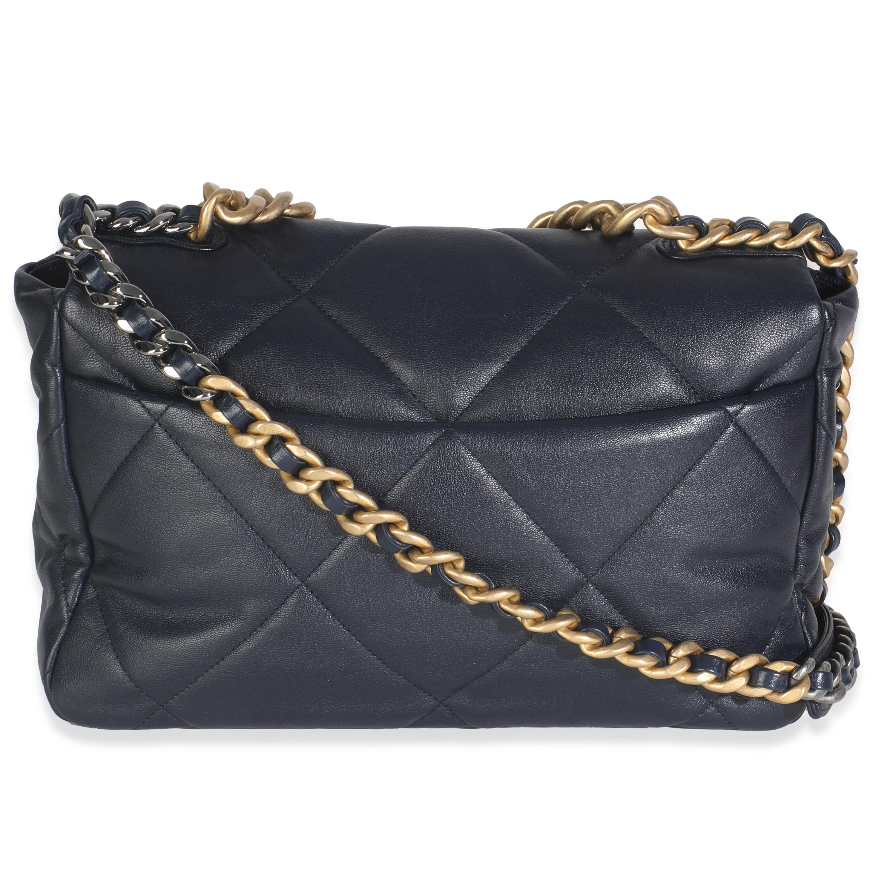 Chanel Navy Gestepptes Lammfell Medium Chanel 19 Klappe Tasche (Schwarz) im Angebot