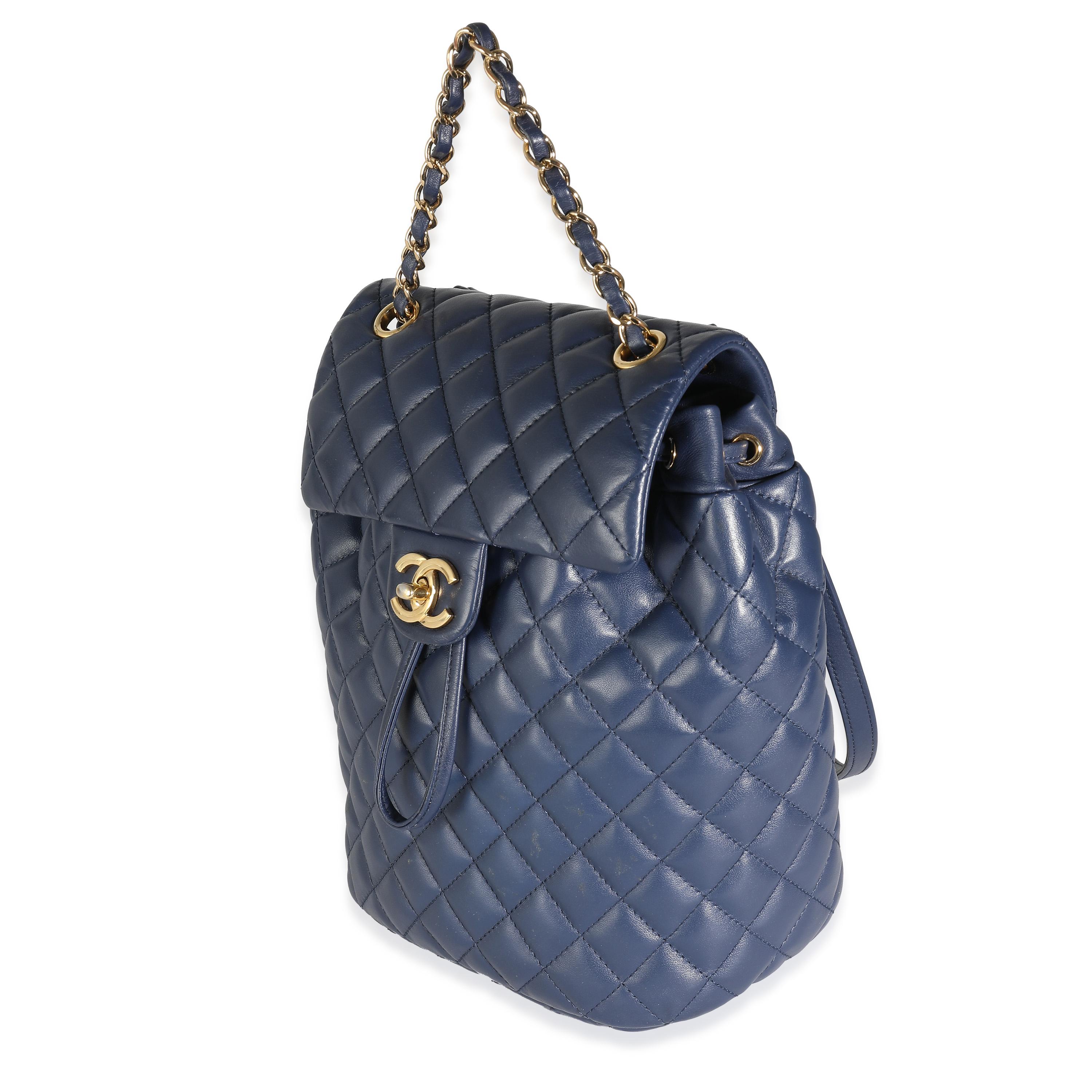 Chanel Marineblauer Rucksack aus gestepptem Lammfell mit Urban Spirit (Grau) im Angebot