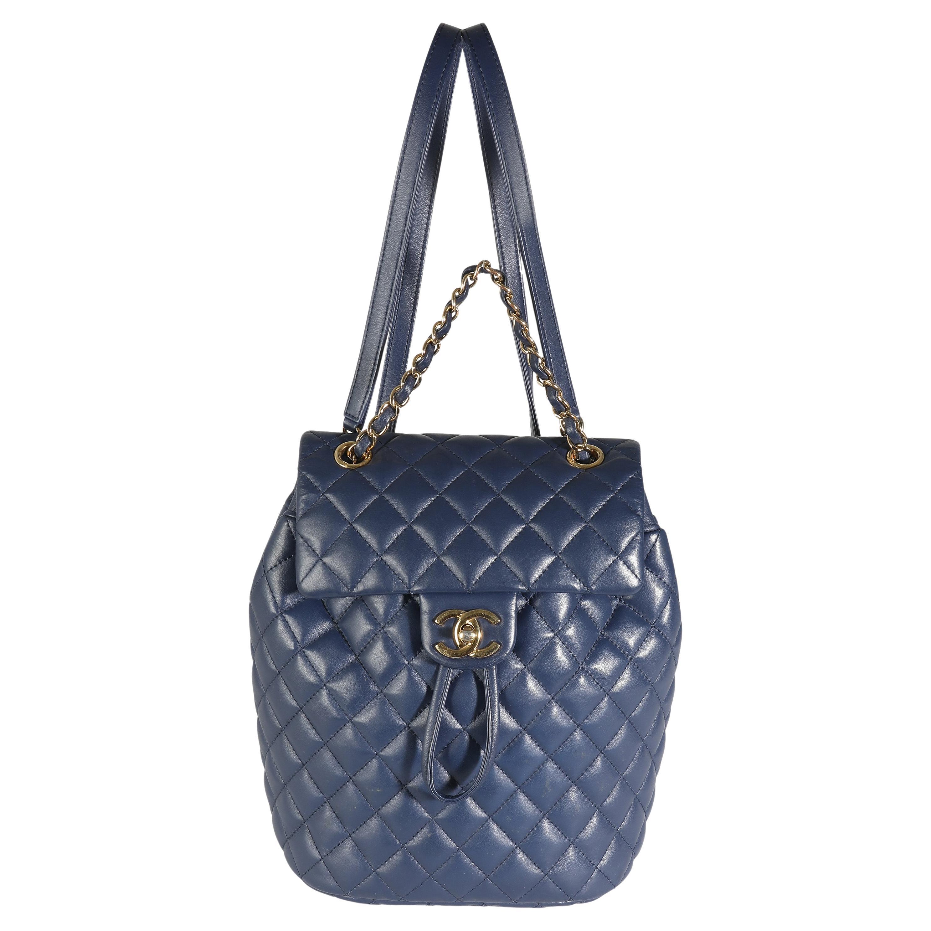 Chanel Marineblauer Rucksack aus gestepptem Lammfell mit Urban Spirit im Angebot