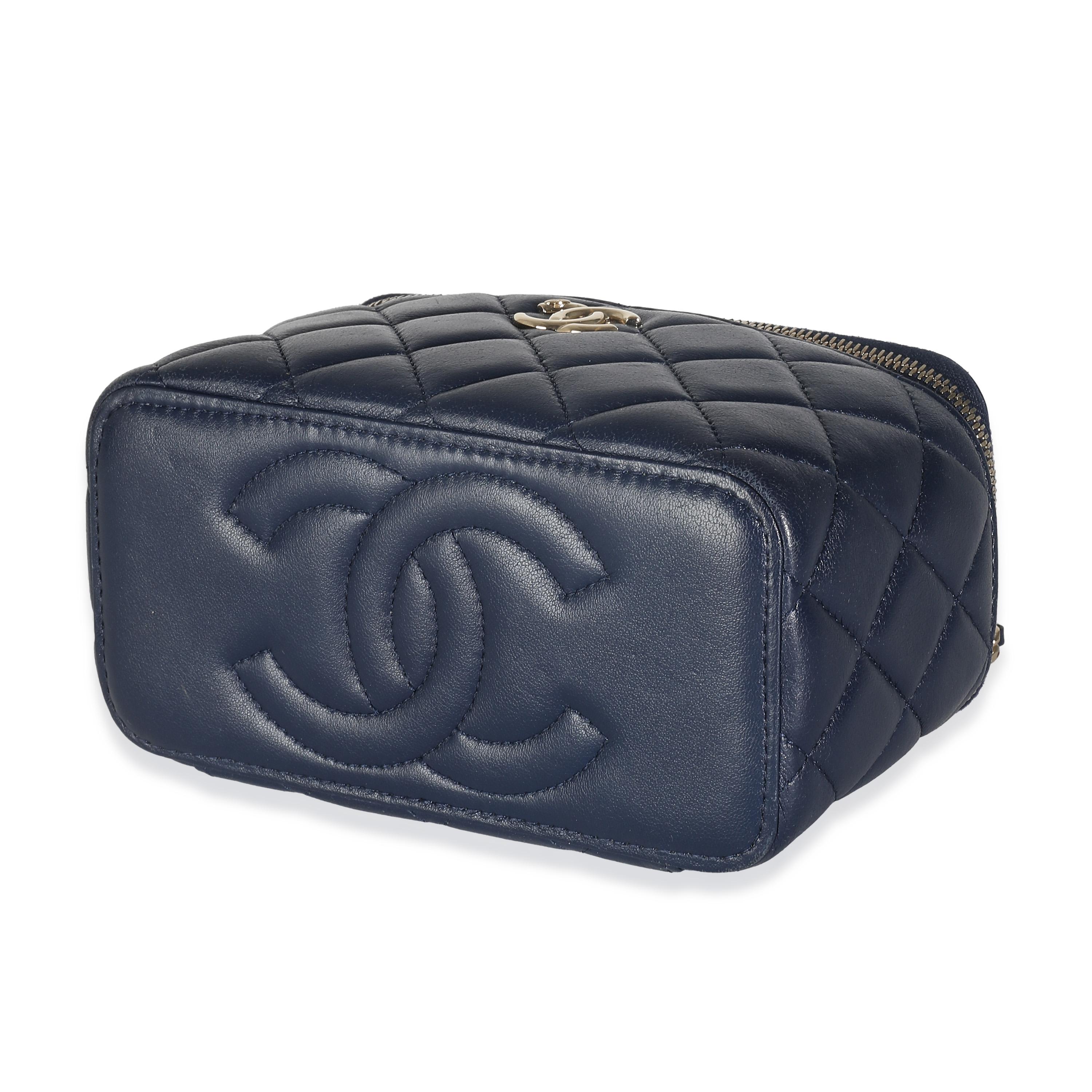 Vanity Case avec chaîne en cuir d'agneau matelassé Chanel Navy en vente 2