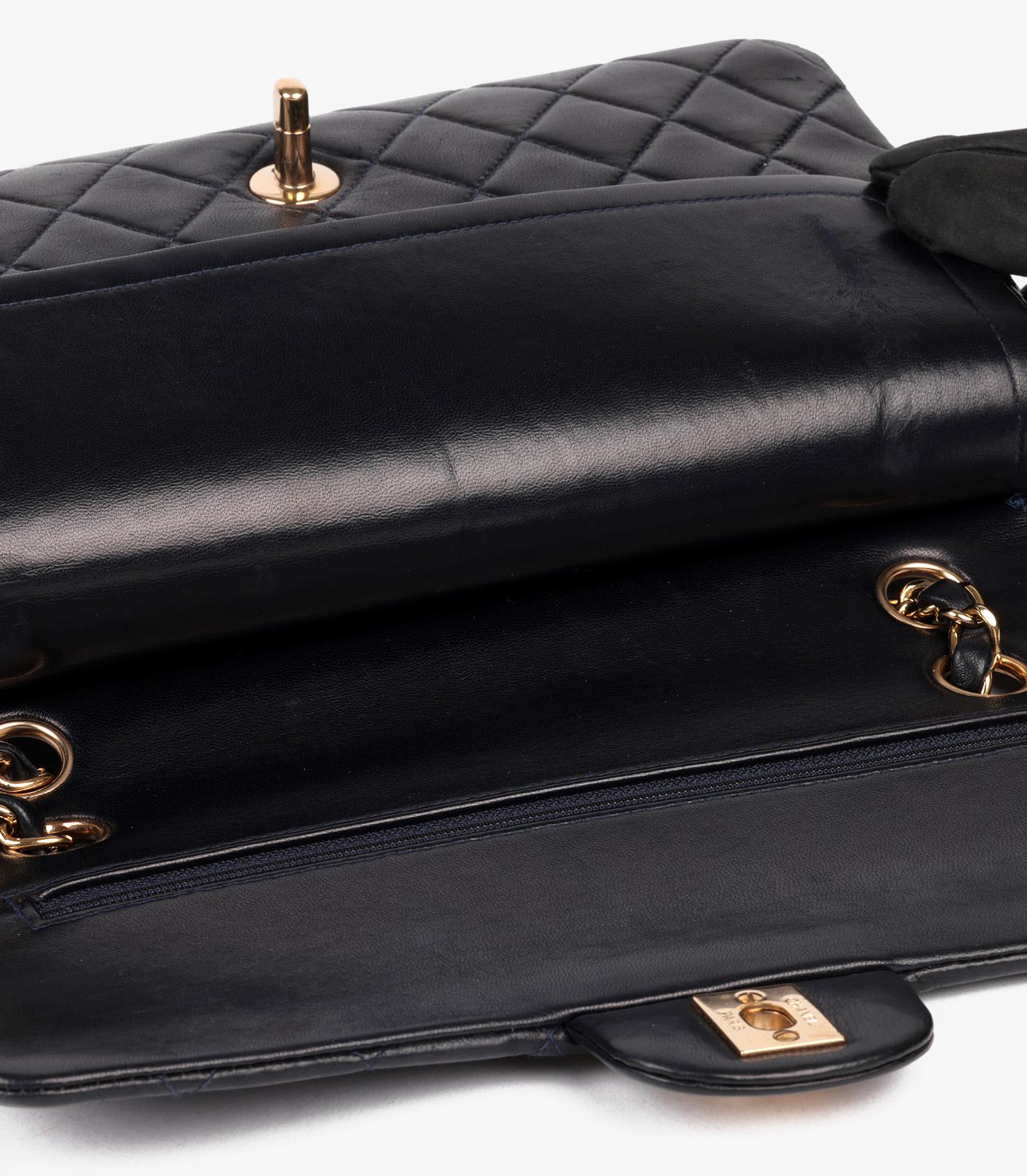 Chanel Bolso Clásico Acolchado Azul Marino Piel de Cordero Vintage Mediano con Doble Solapa 5