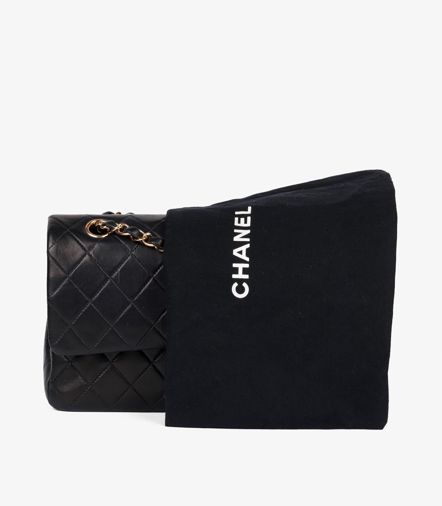 Chanel Bolso Clásico Acolchado Azul Marino Piel de Cordero Vintage Mediano con Doble Solapa 7