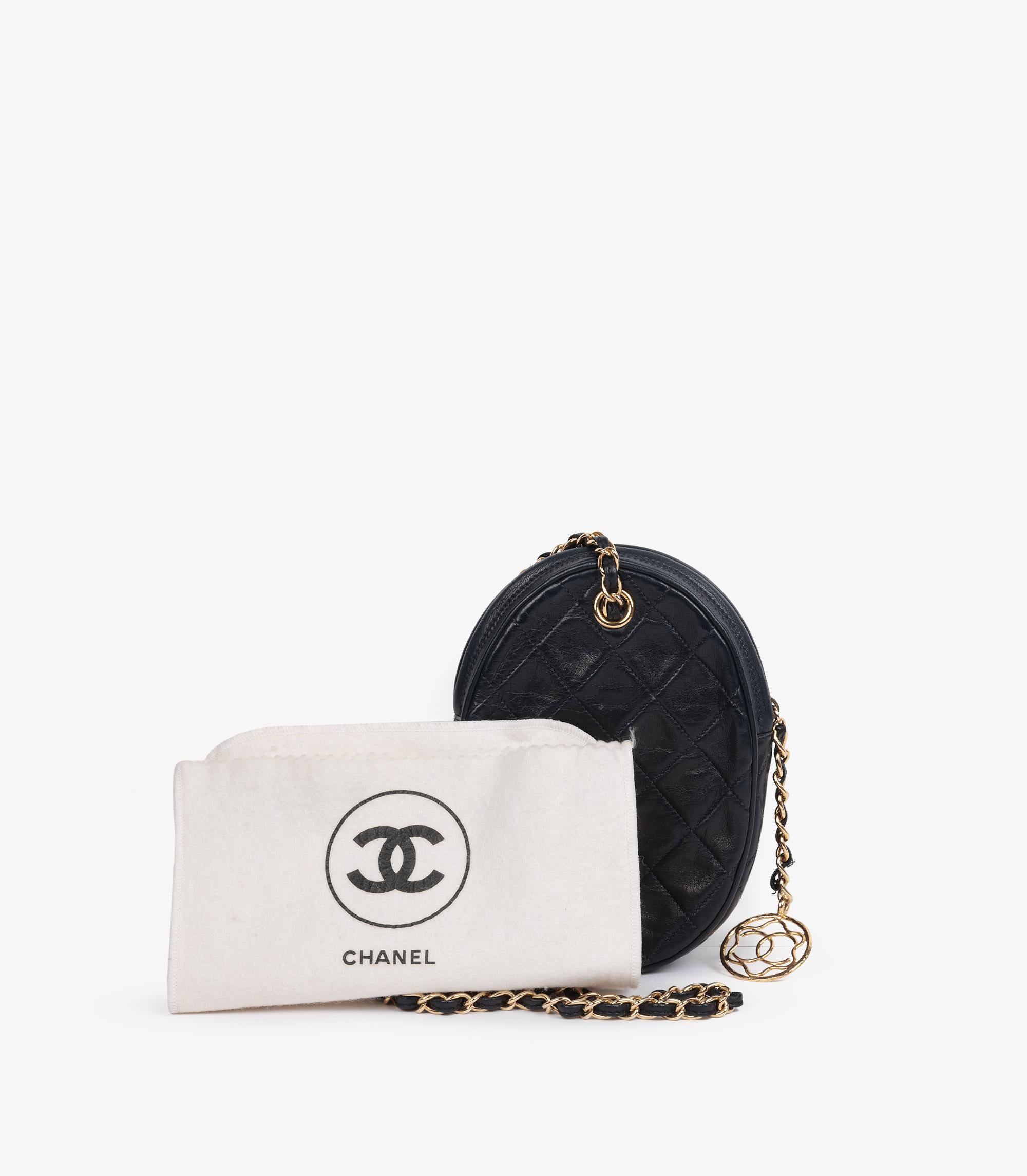 Chanel Piel de cordero acolchada azul marino Vintage Norte-Sur Mini bolso ovalado atemporal en venta 6