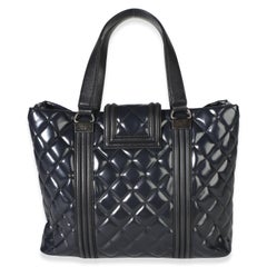 Bolso de compras «Boy» de Chanel, azul marino, acolchado y de charol