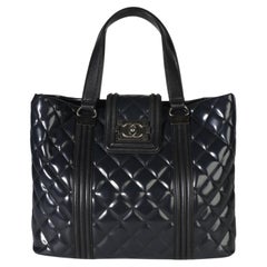 Bolso de compras «Boy» de Chanel, azul marino, acolchado y de charol