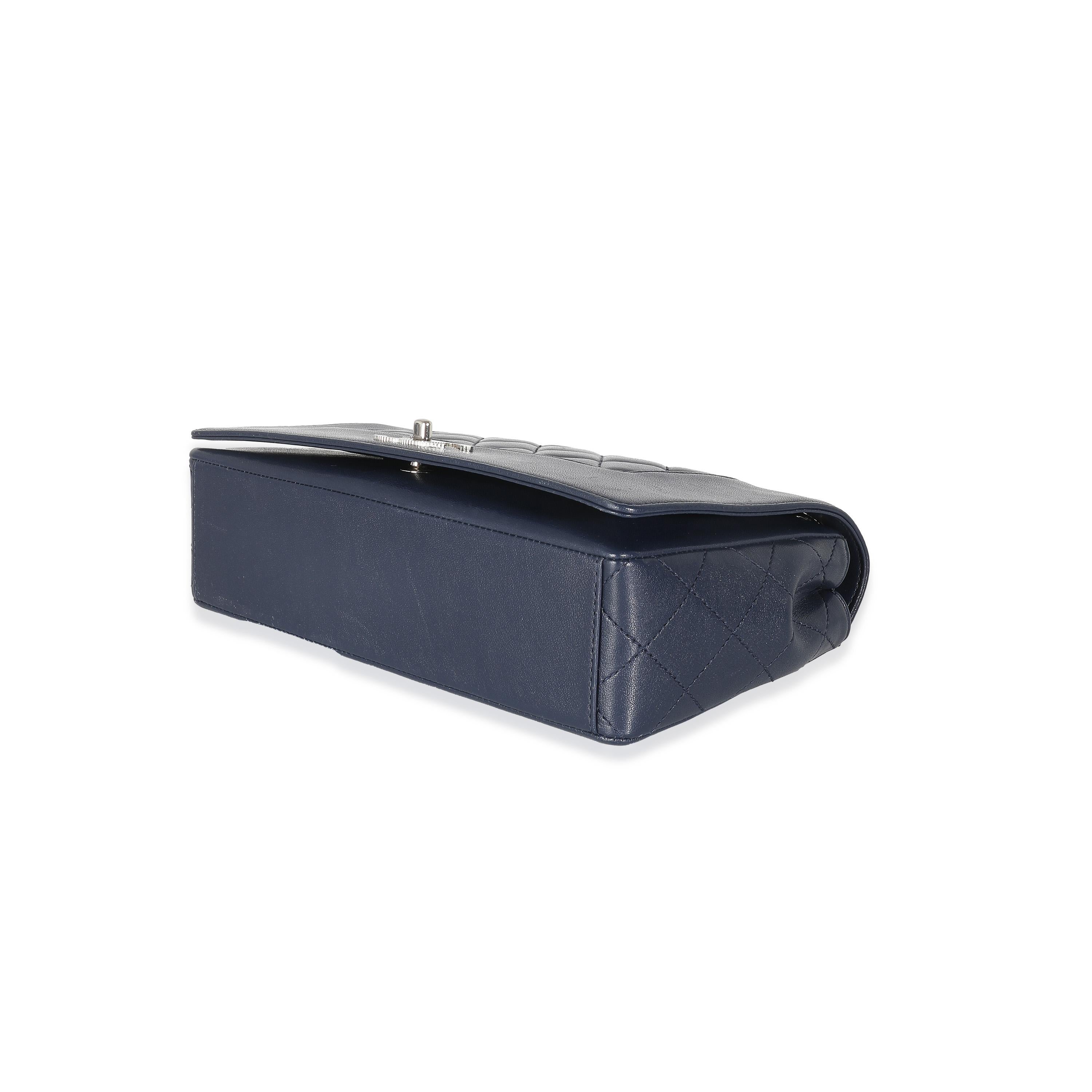 Chanel grand sac à rabat Mademoiselle vintage en peau de mouton matelassée bleu marine Pour femmes en vente
