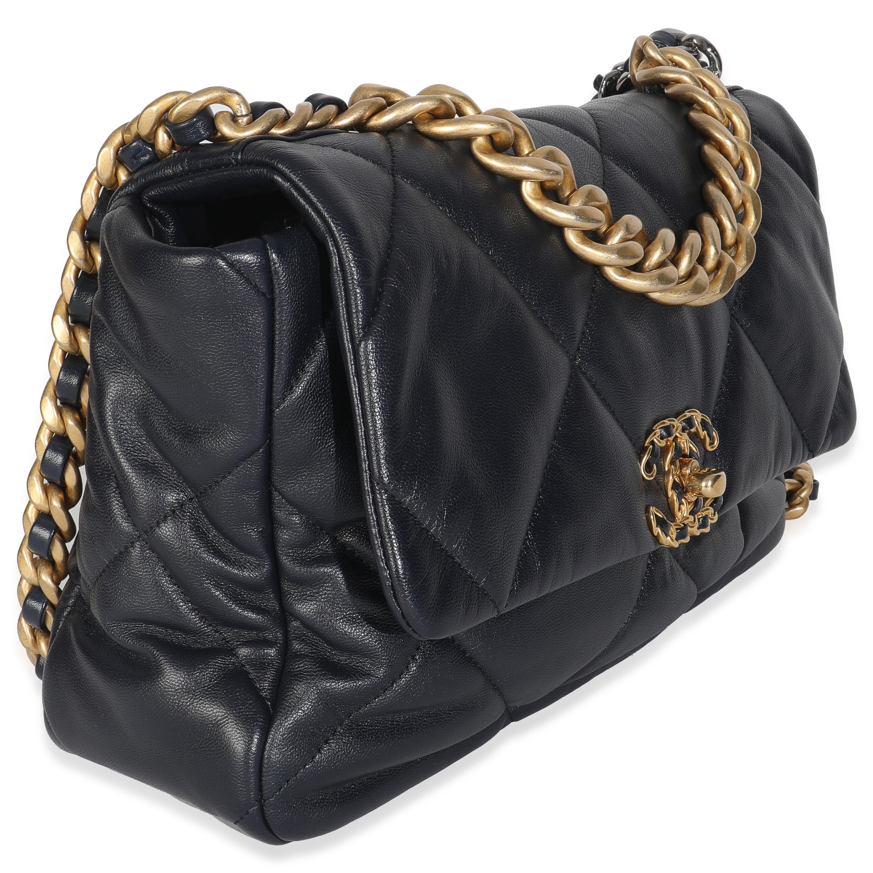 Chanel Navy Gesteppt Glänzendes Lammfell Medium Chanel 19 Klappe Tasche (Schwarz)