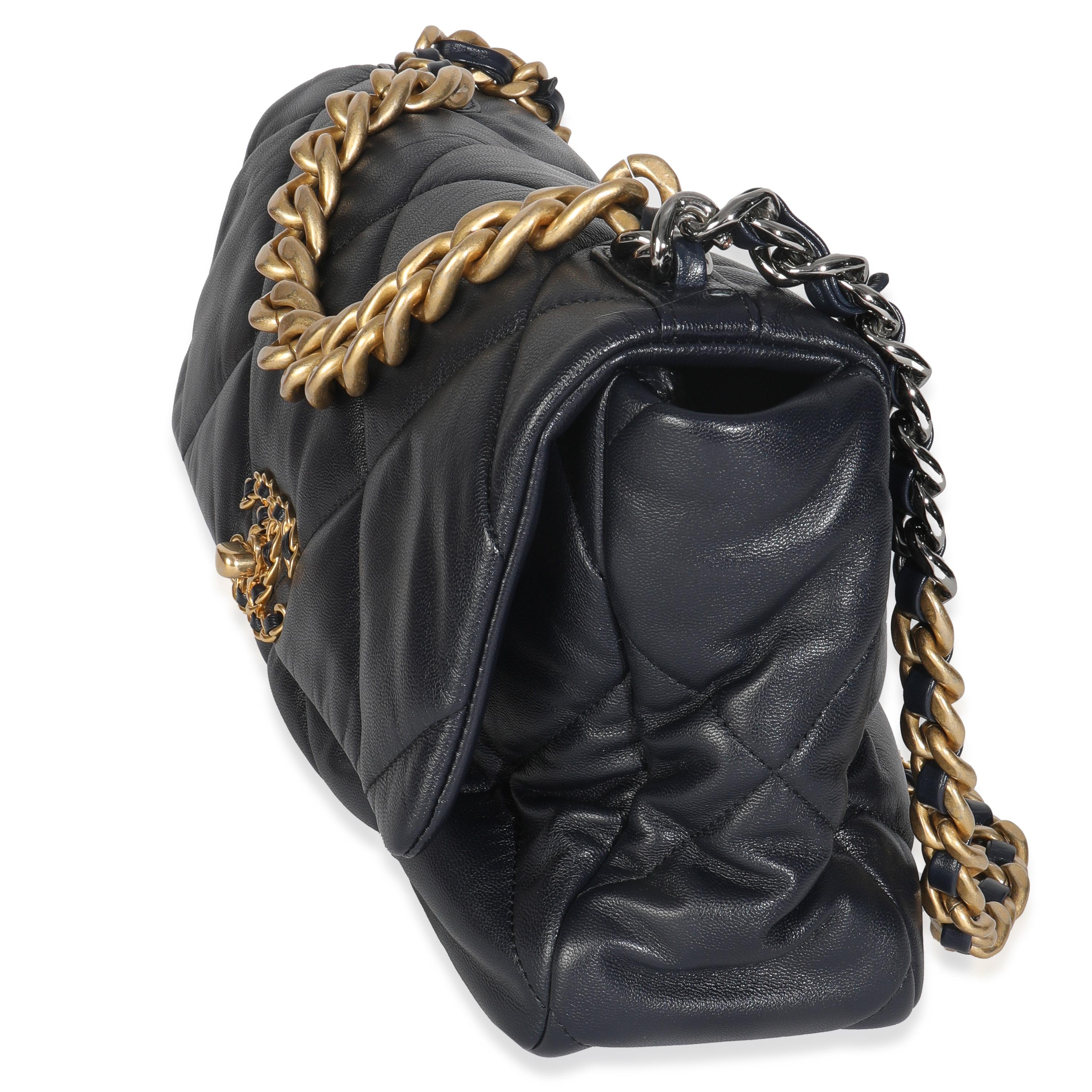 Chanel Navy Gesteppt Glänzendes Lammfell Medium Chanel 19 Klappe Tasche im Zustand „Hervorragend“ in New York, NY