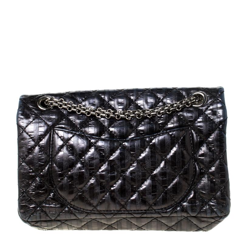 Chanel's Flap Bags are iconic and noteworthy in the history of fashion. This Reissue 2.55 is a buy that is worth every bit of your splurge. Exquisitely crafted from navy blue leather, it bears their signature quilt pattern and the iconic