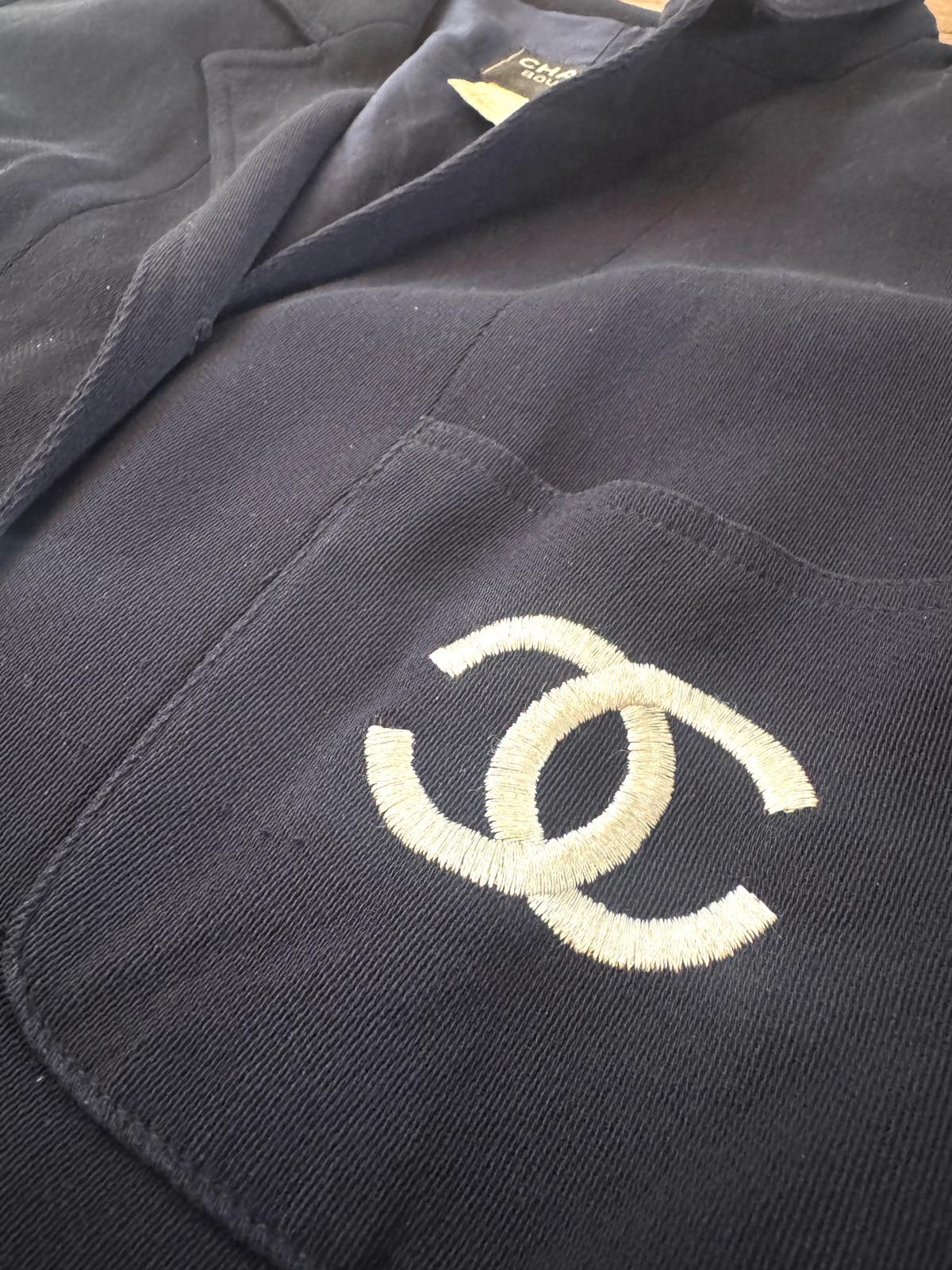 Chanel Marineblaues Kleid mit kurzen Ärmeln und Knöpfen - Größe 44 (Violett) im Angebot