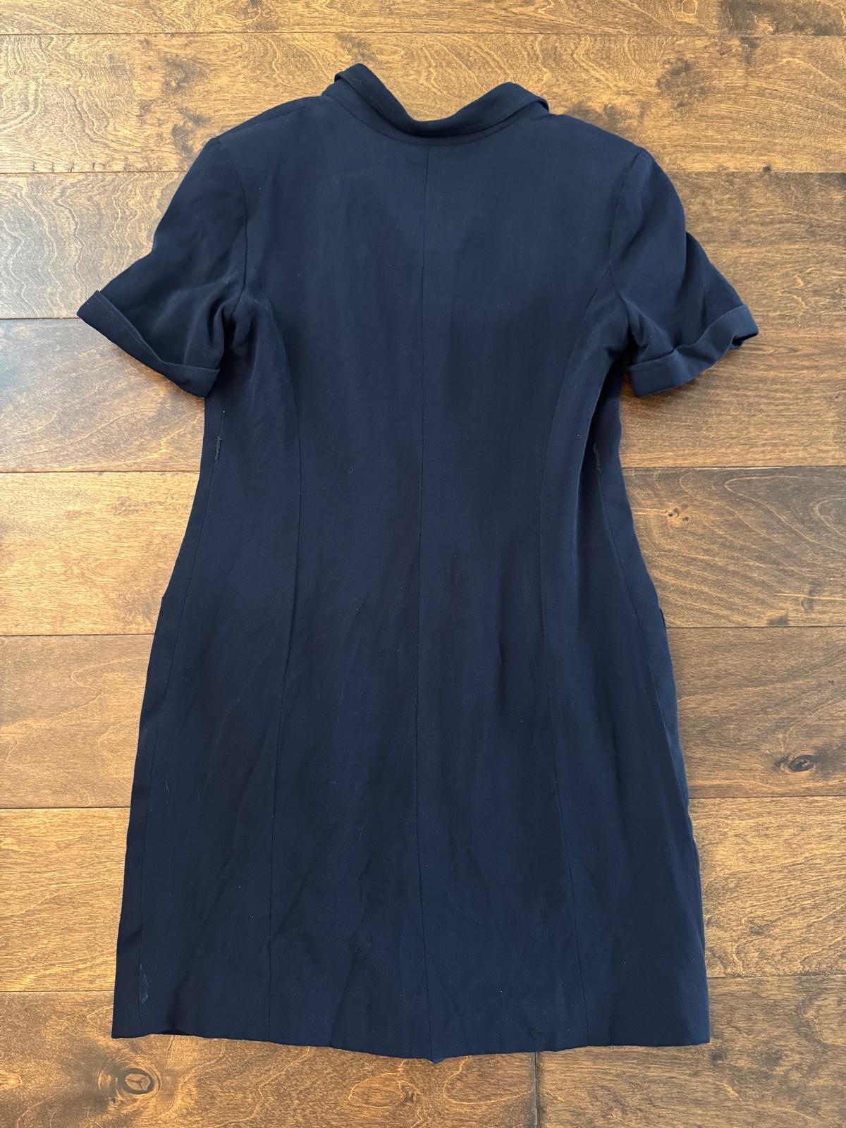 Chanel Marineblaues Kleid mit kurzen Ärmeln und Knöpfen - Größe 44 Damen im Angebot