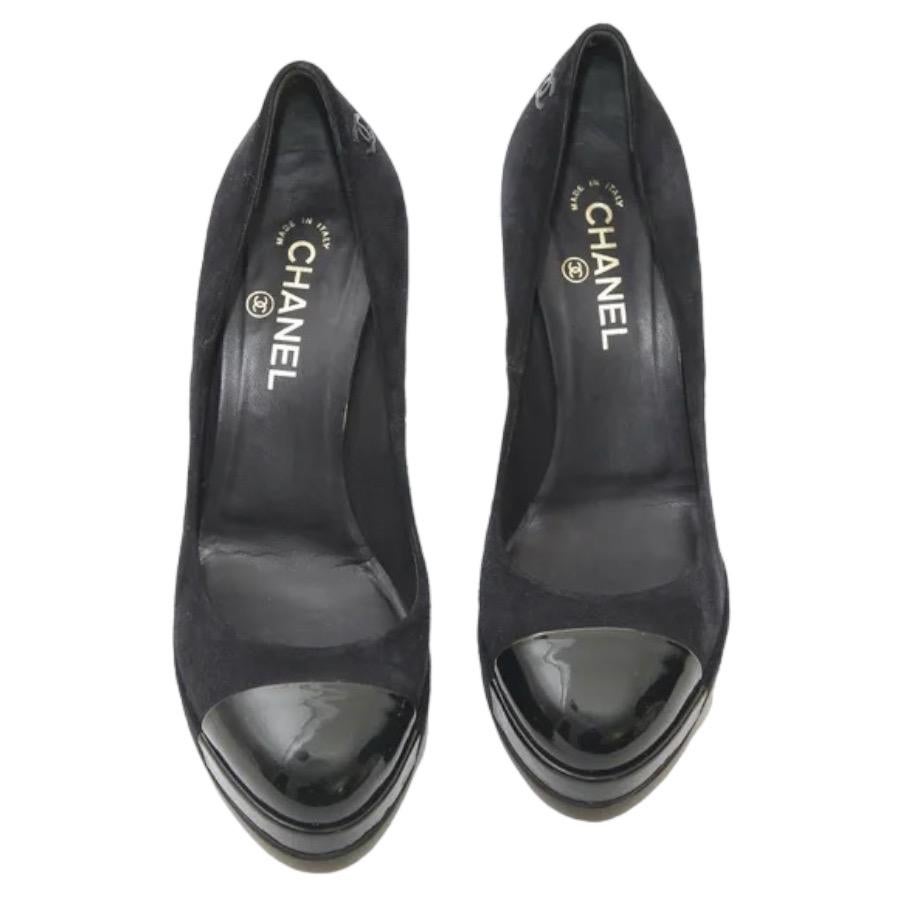 Chanel Navy Suede Platform Pumps Black Patent Leather Cap Toe Heels Sz 40.5 For Sale 1