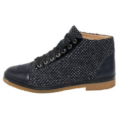 Bottines à bout ouvert CC en tweed et cuir bleu marine Chanel, Taille 41,5