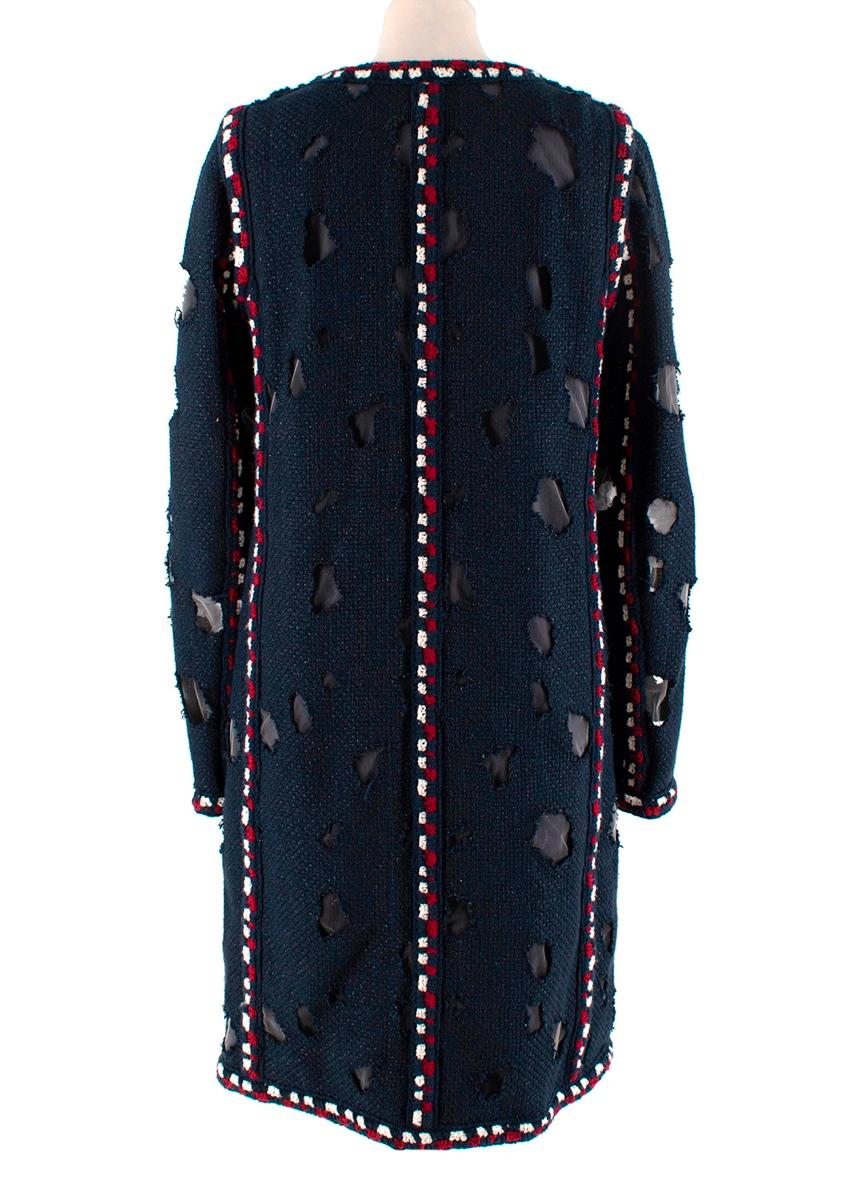 Chanel Marineblaue Tweed-Jacke mit Burn-Out-Ausschnitt und Burgunder- und Weißbesatz (Rot) im Angebot